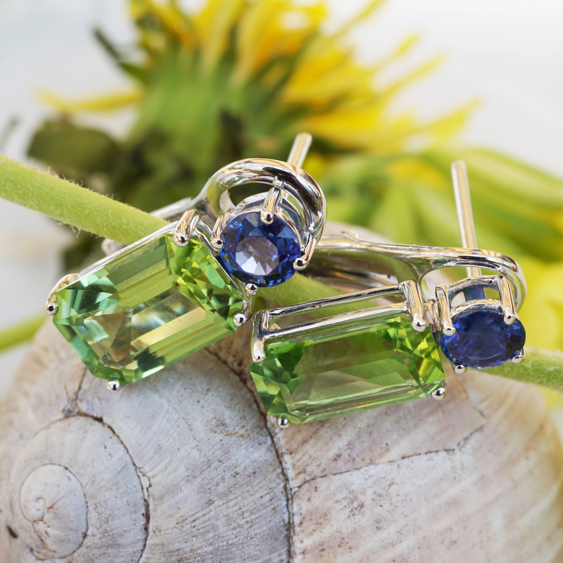 Saphire Peridot Earrings 18 kt White Gold.....High End Quality....Neon Mint Green