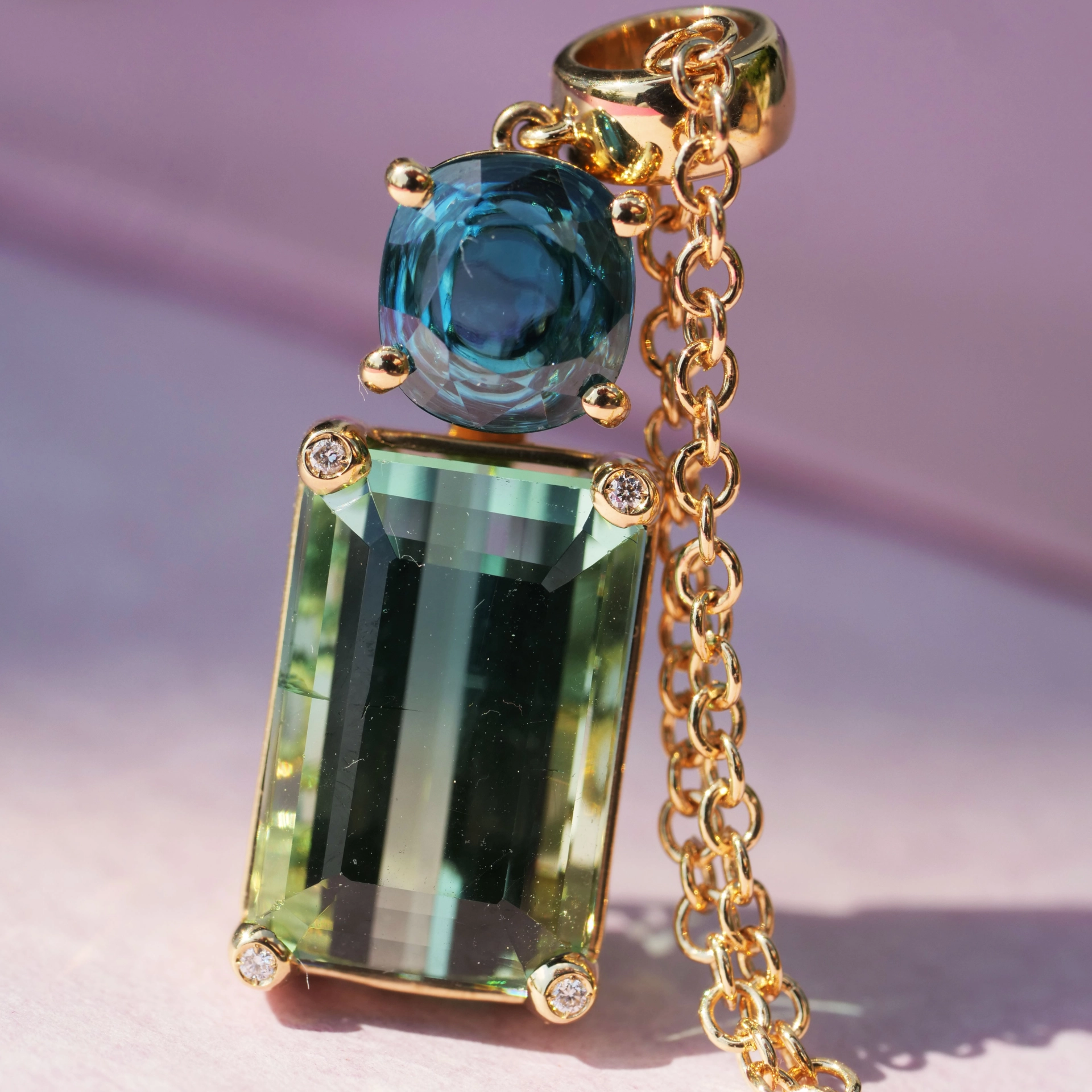 Tourmaline Zirkon Brilliant Pendant in 750 Yellow Gold blue-green Bicolor. 9.60 ct Africa/Congo