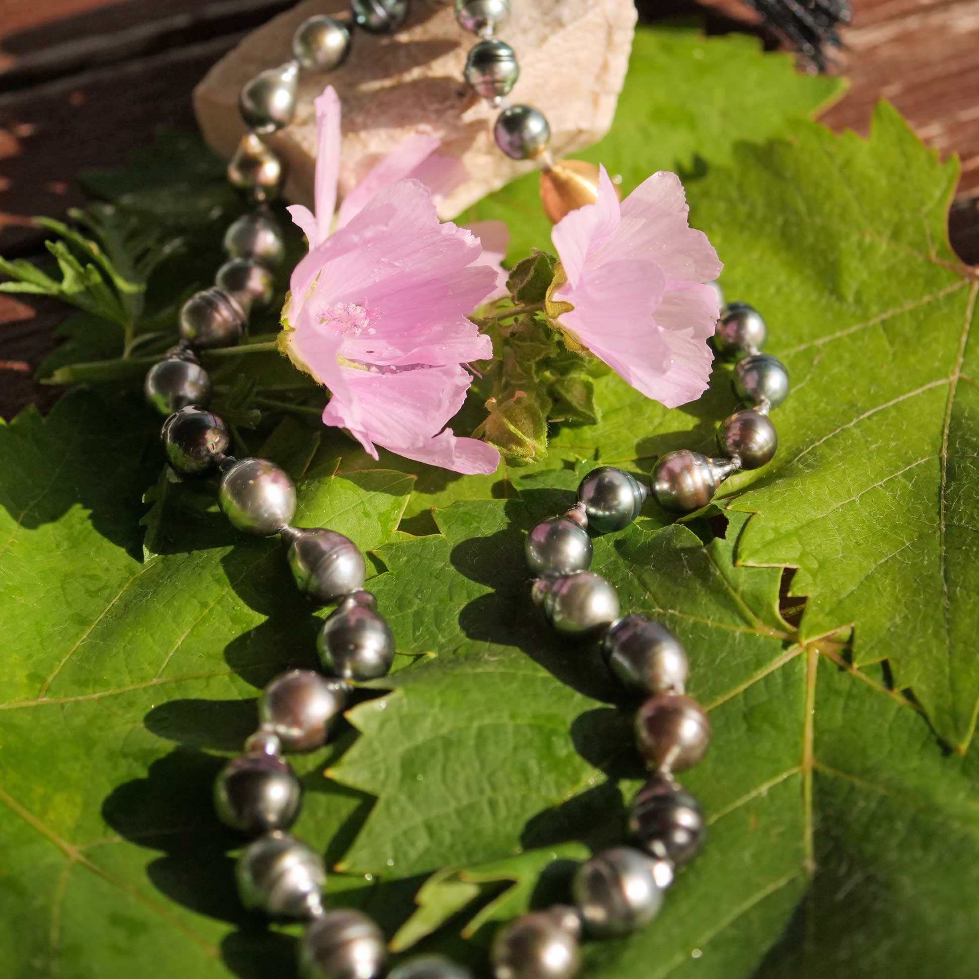 Tahitian cultured pearl necklace 8-11 mm baroque beautiful quality with intense lustre untreated 48 cm long