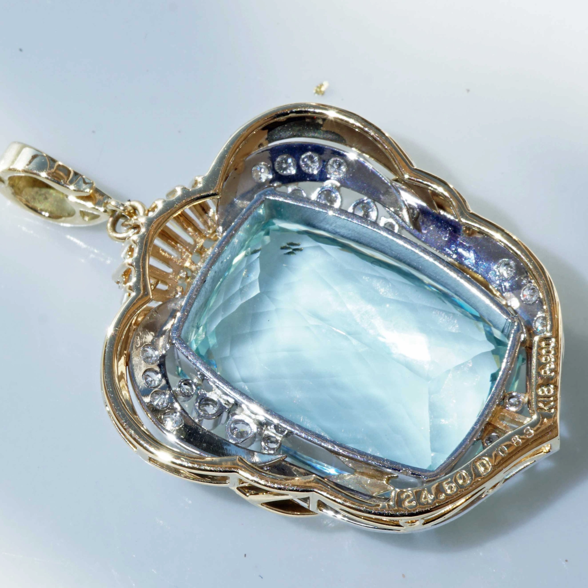 Aquamarine Brilliant Pendant 24.5 ct 18kt Yellow Gold..intensive Color rare