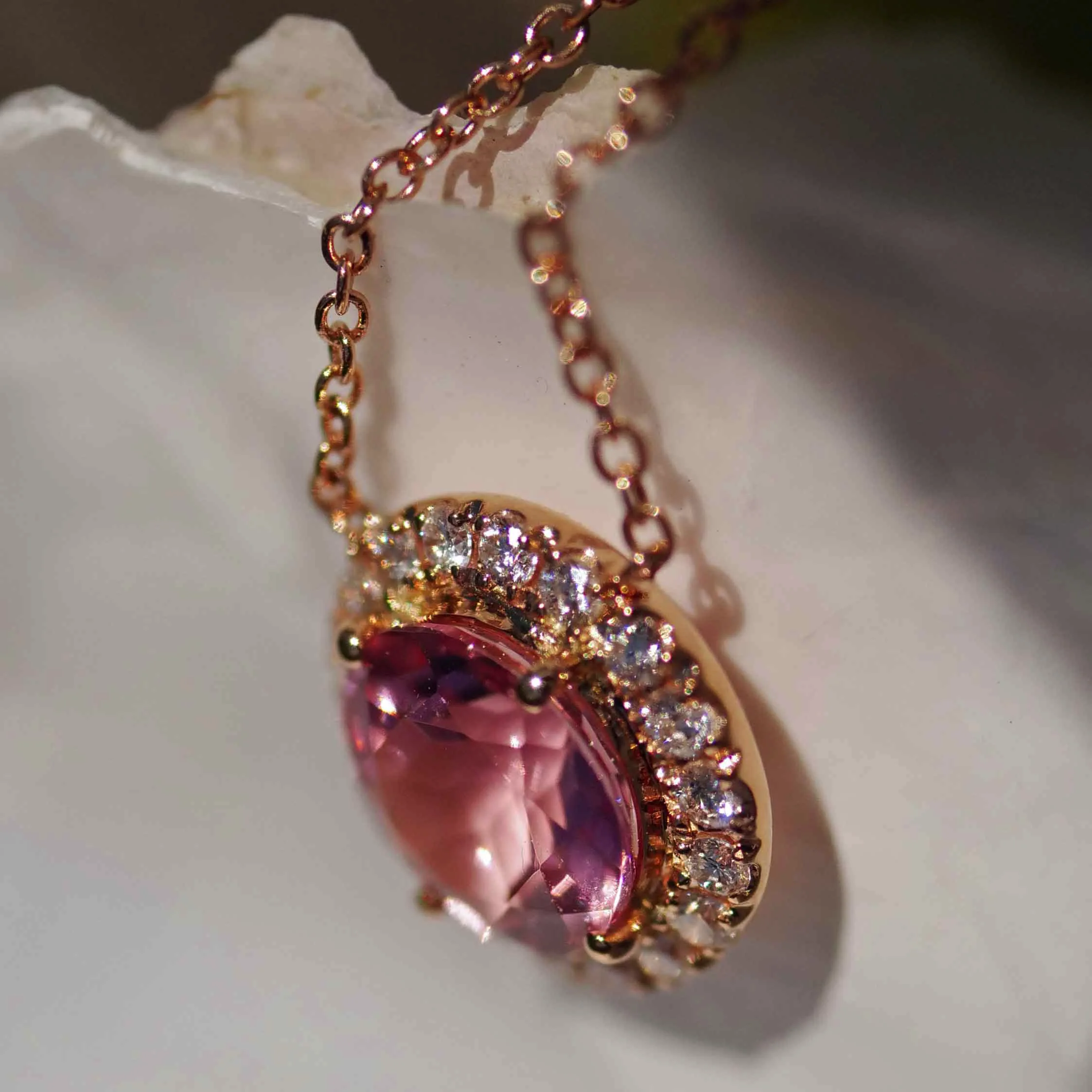 Tourmaline Brilliant Necklace 750 Rose Gold... Pink to fall in love with.... an eye-catcher and mood maker