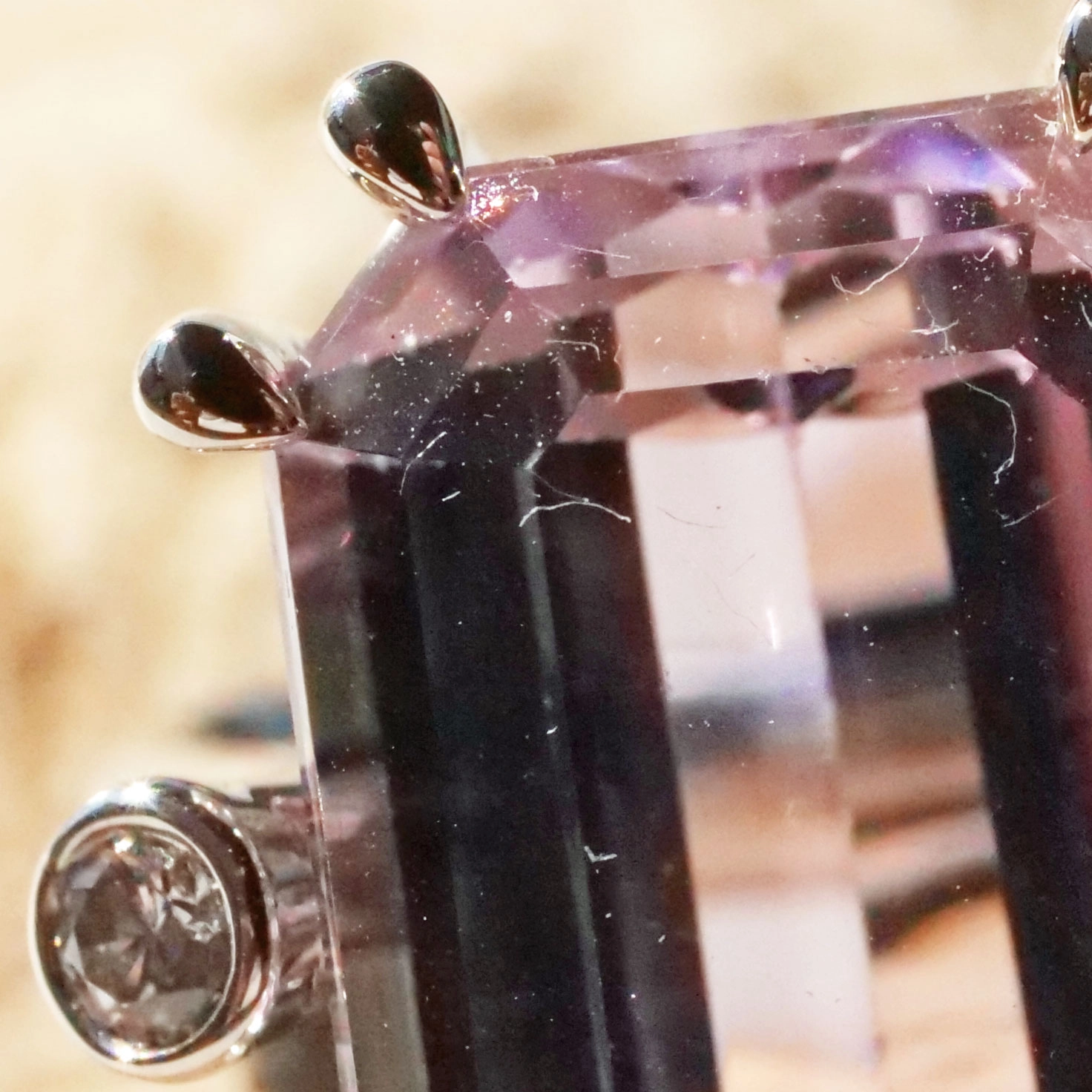 Kunzite Brilliant Ring 18 kt White Gold 18.64 ct 0.13 ct.....very chic set
