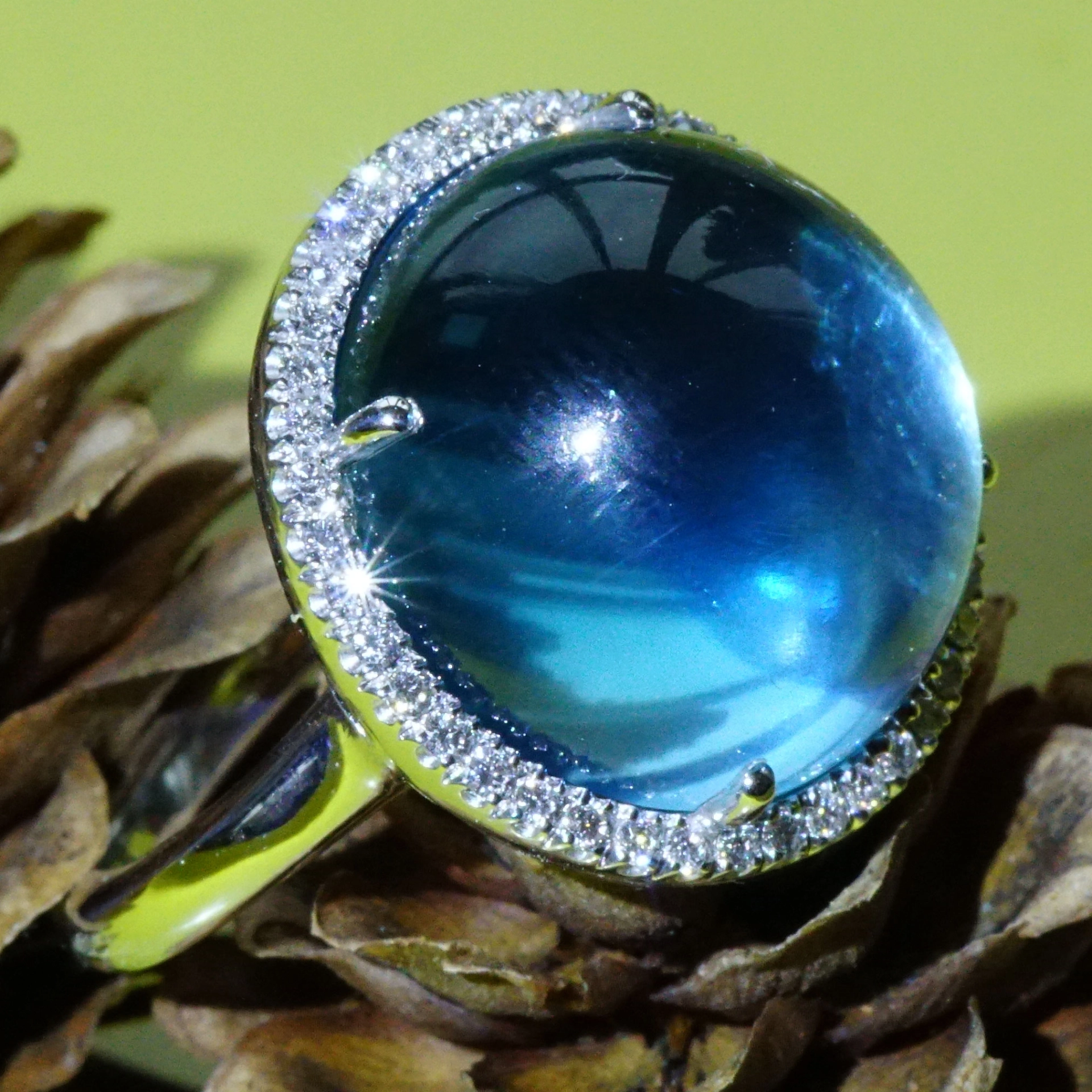 Bluetopas Brilliant Ring...deepblue Bubble...18 kt Whitegold....magical World