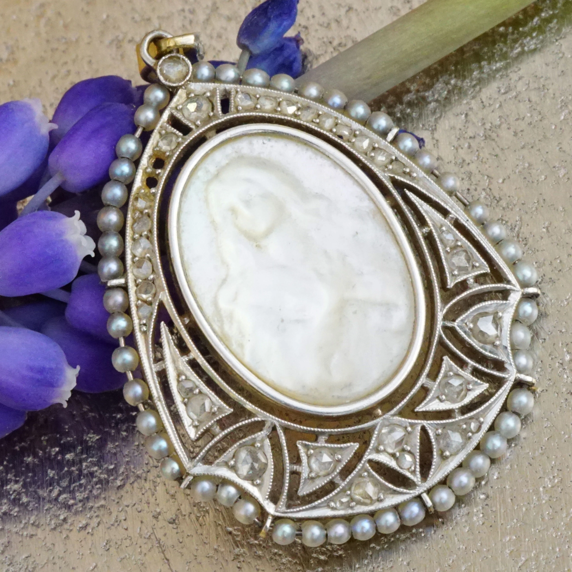 Original Art Nouveau Pendant in Platinum Yellow Gold around 1920