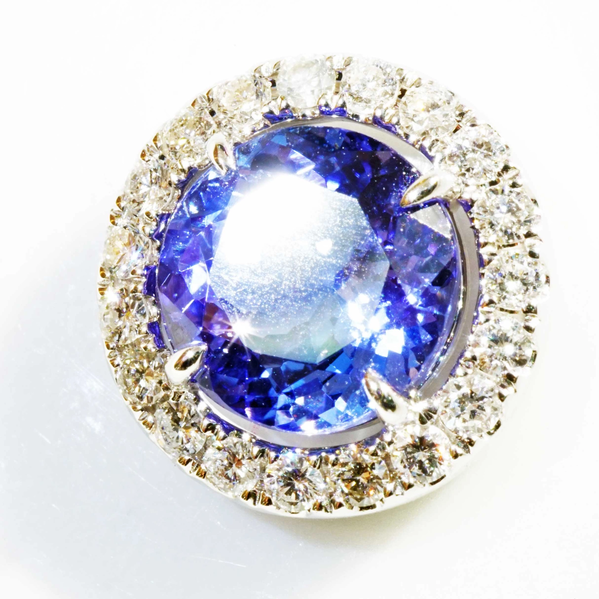 Tansanite Brilliant Pendant 2.86 ct 0.37 ct TW VS..hot blue 18kt White Gold...great Color