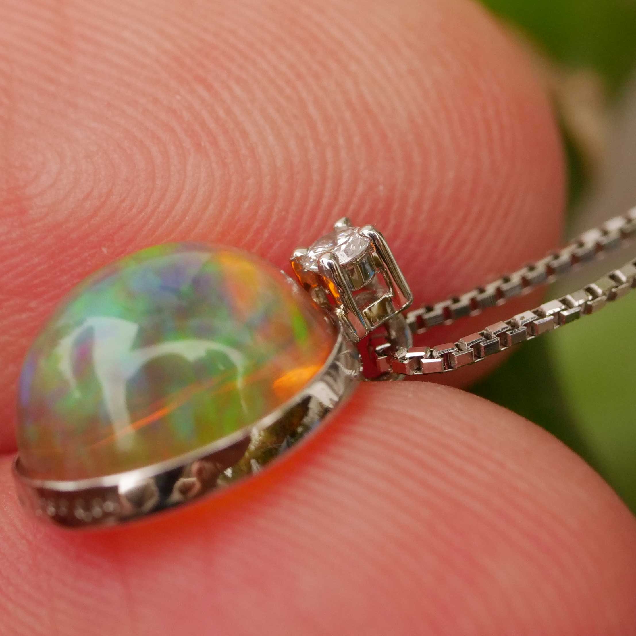 Opal Brilliant Pendant with Chain 900 Platinum 2.98 ct 0.04 ct Fantastic Play of Colors