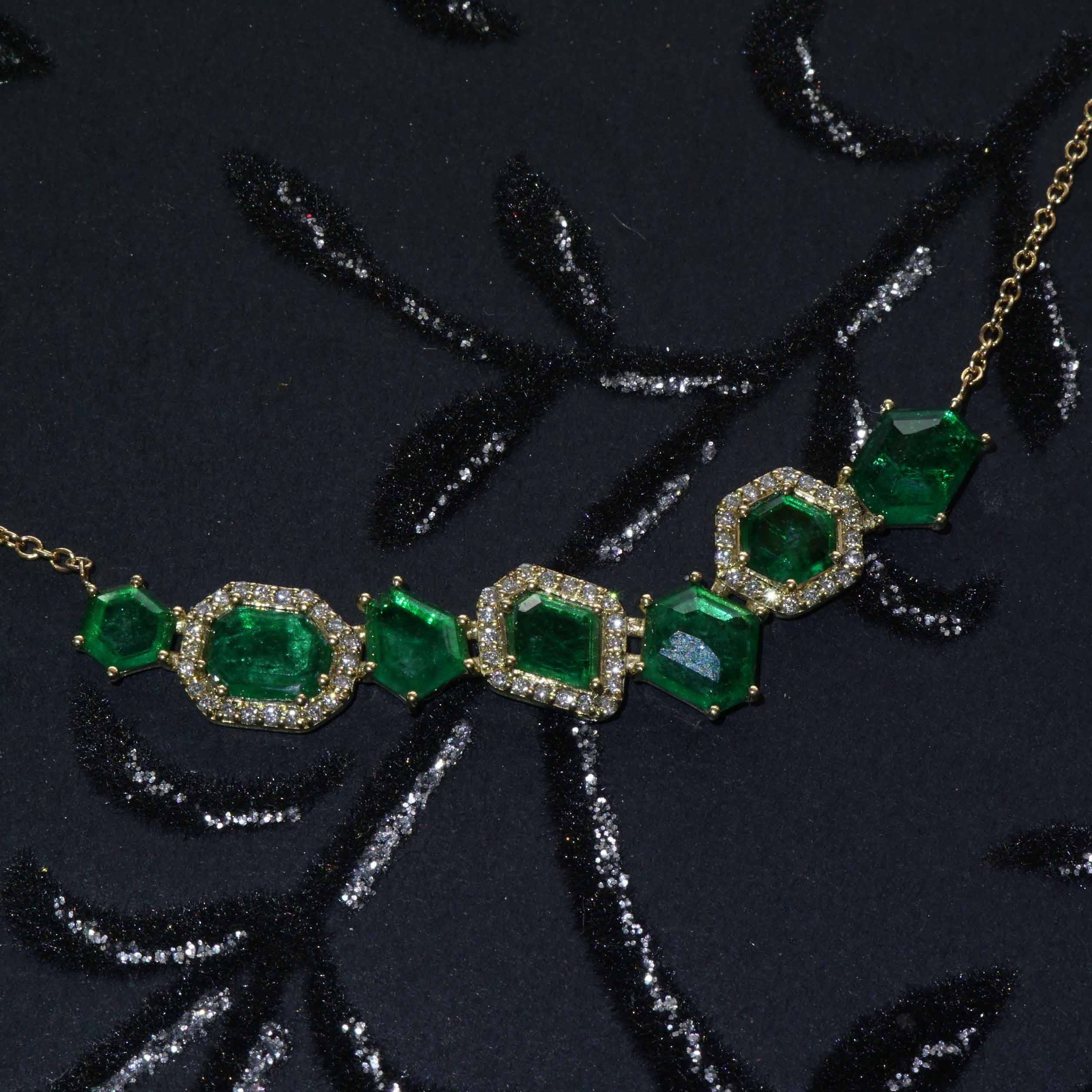 Neon Green Emerald Brilliant Necklace 750 Yellow Gold 2.94 ct 0.26 ct from Mingora Mine in the Swat Valley in Pakistan