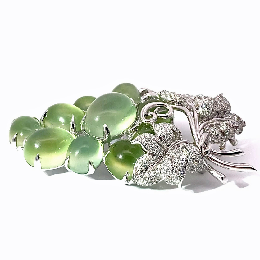 Wine Prehnite Brilliant Brooch with Pendant 750 White Gold 70 ct 2.19 ct TW / VVS-VS 