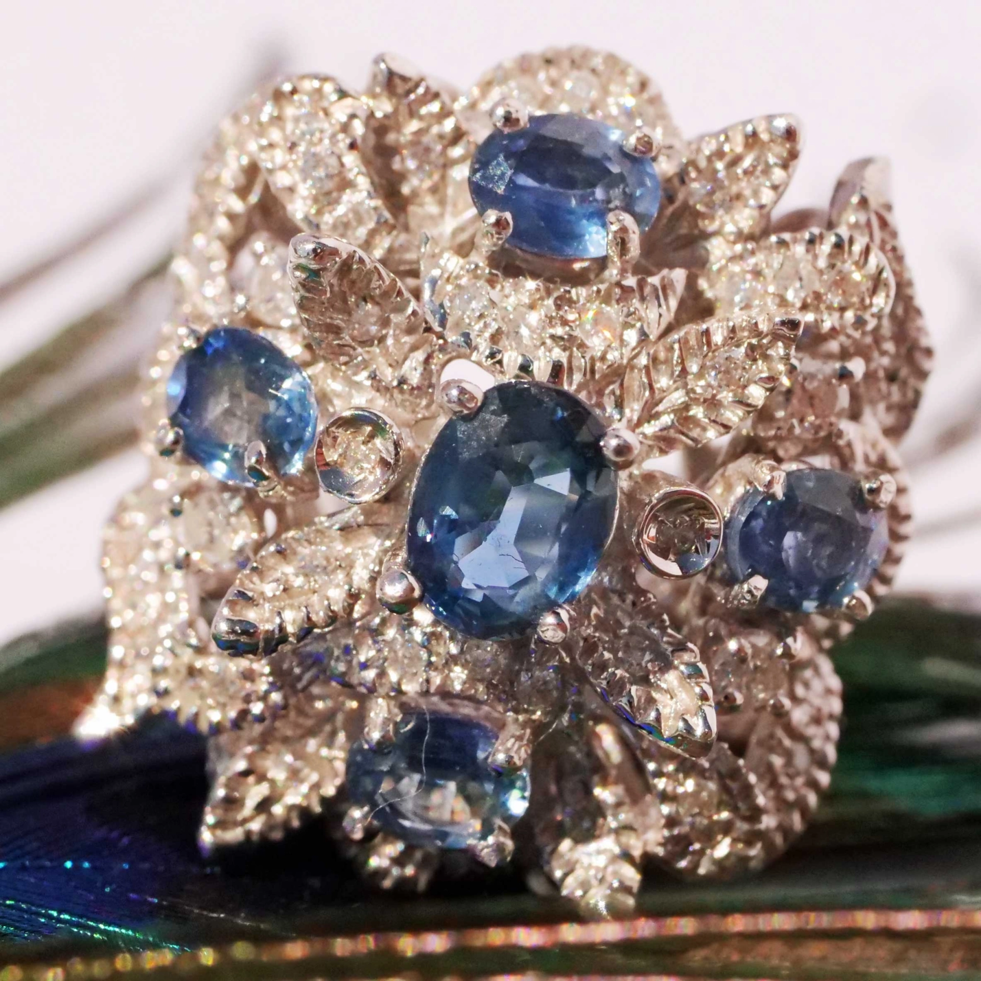 Representative Sapphire Diamond Ring of a special kind 18 kt White Gold 21 x 21 mm