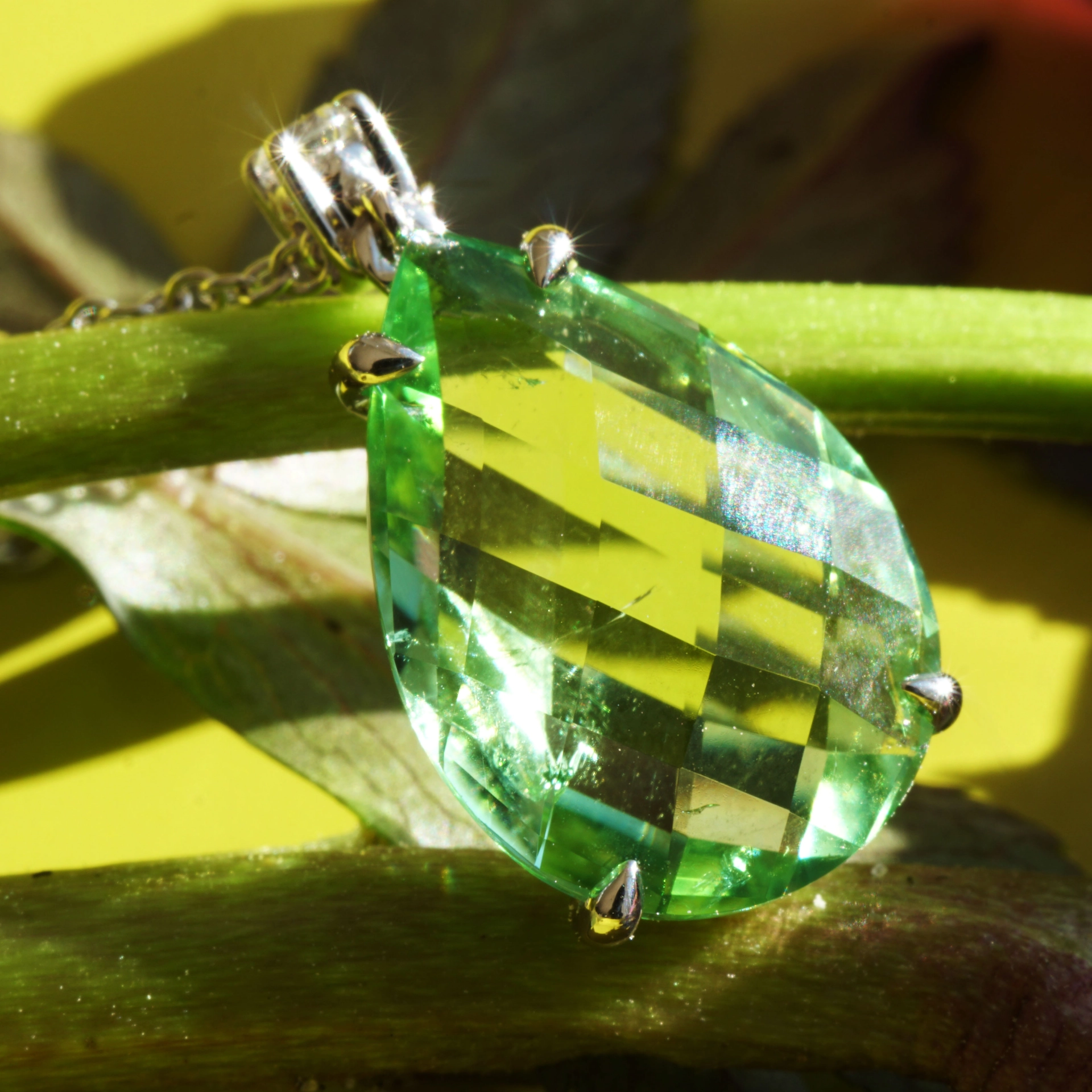 Peridot Brillant Collier 43 cm 750er Weissgold 5 ct 0.13 ct mintfarben Pakistan