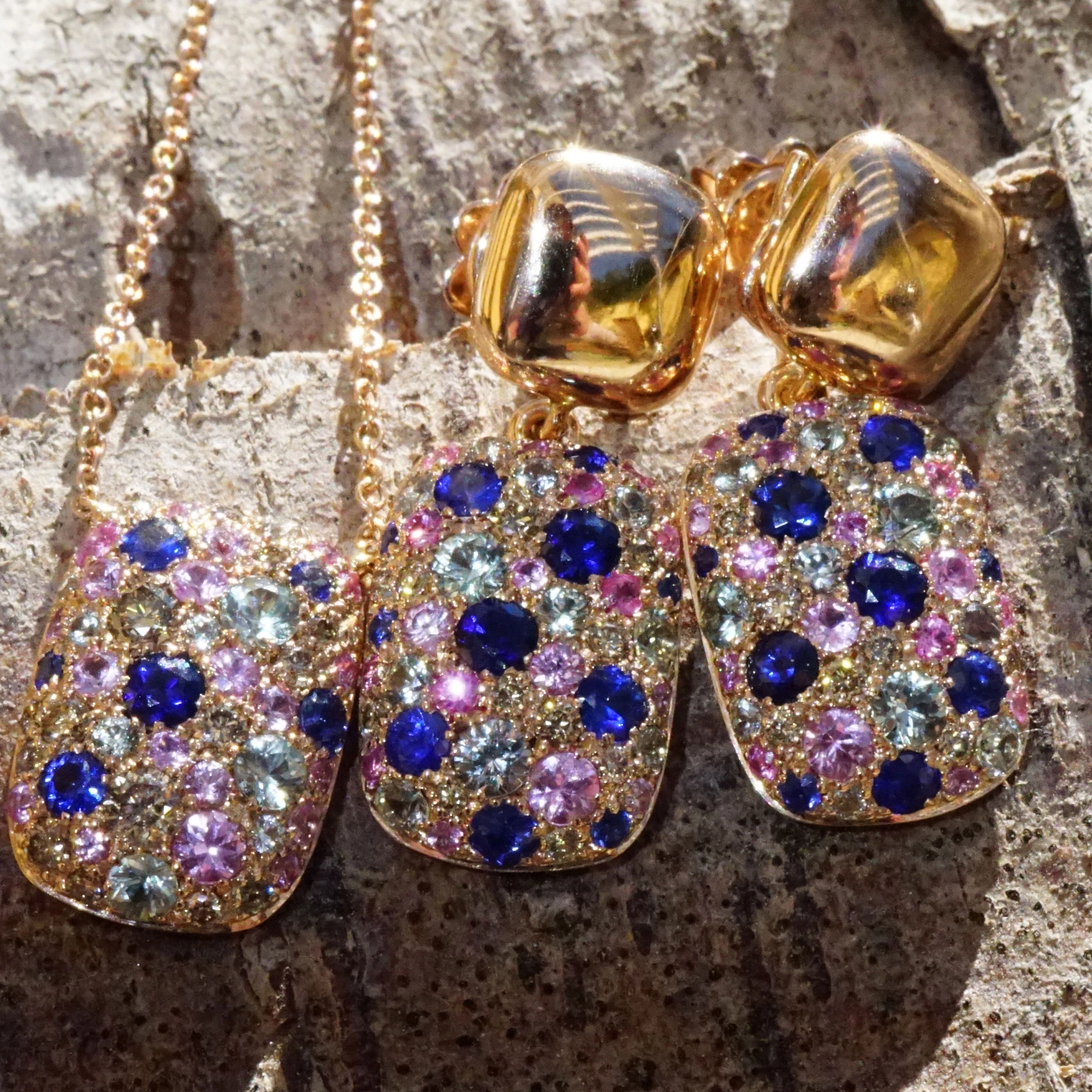 Saphire Brilliant Necklace 18 kt Rose Gold...wonderful play of Colors