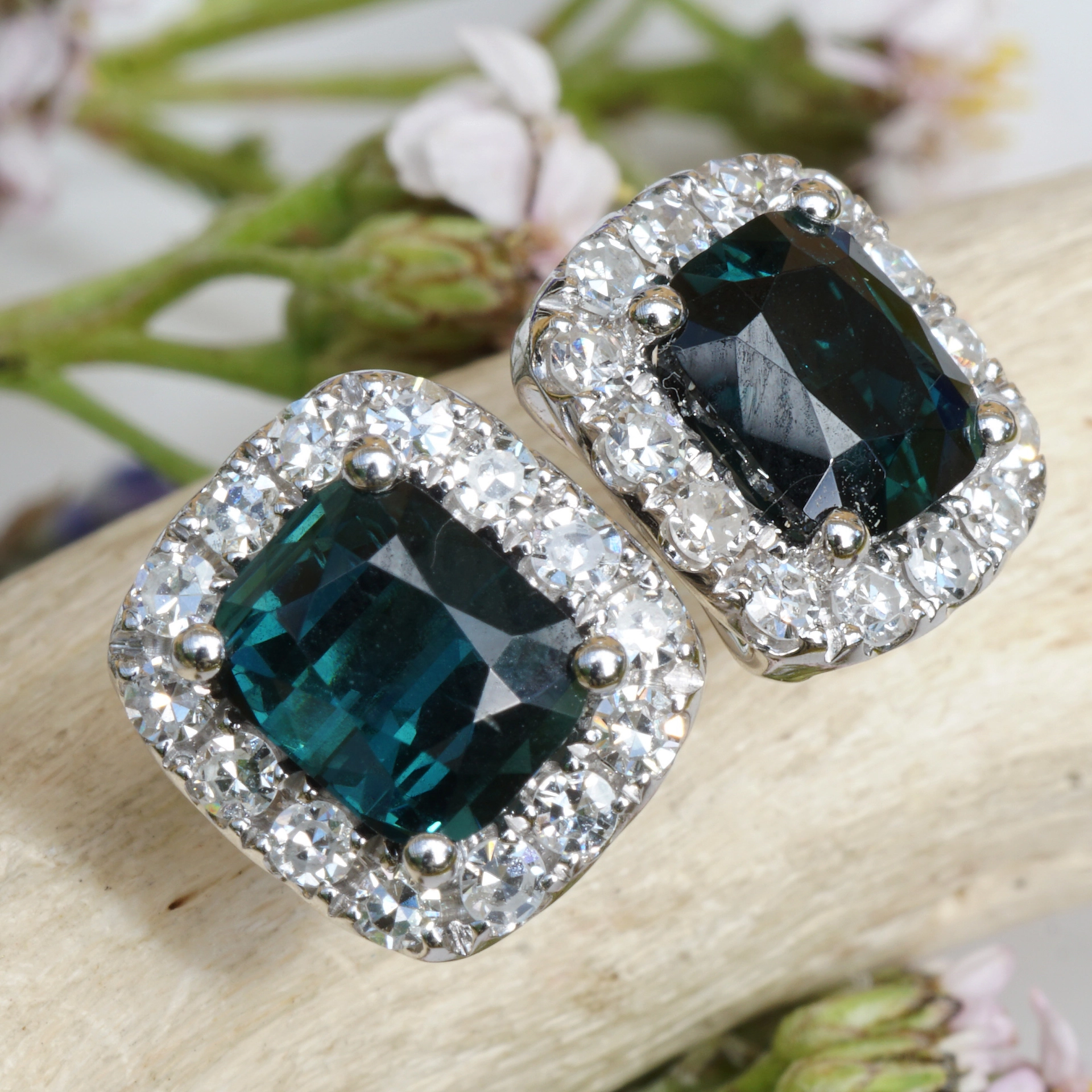 Tourmaline Brilliant Ear Studs AAA 18 kt Gold
