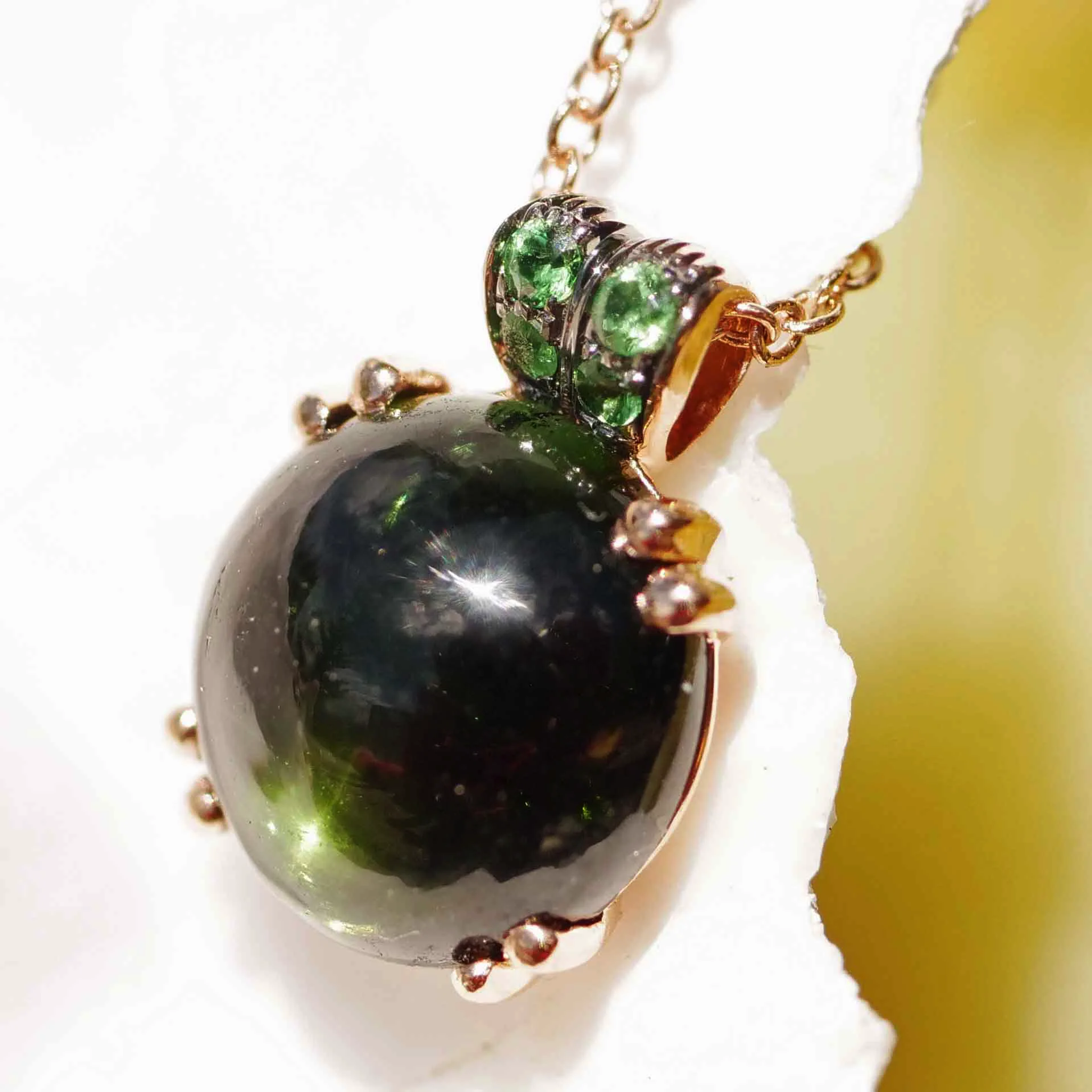 Tourmaline Tsavorite Pendant with Chain 750 Rose Gold... Bubbles.. round Gemstone Cabochons to fall in Love with