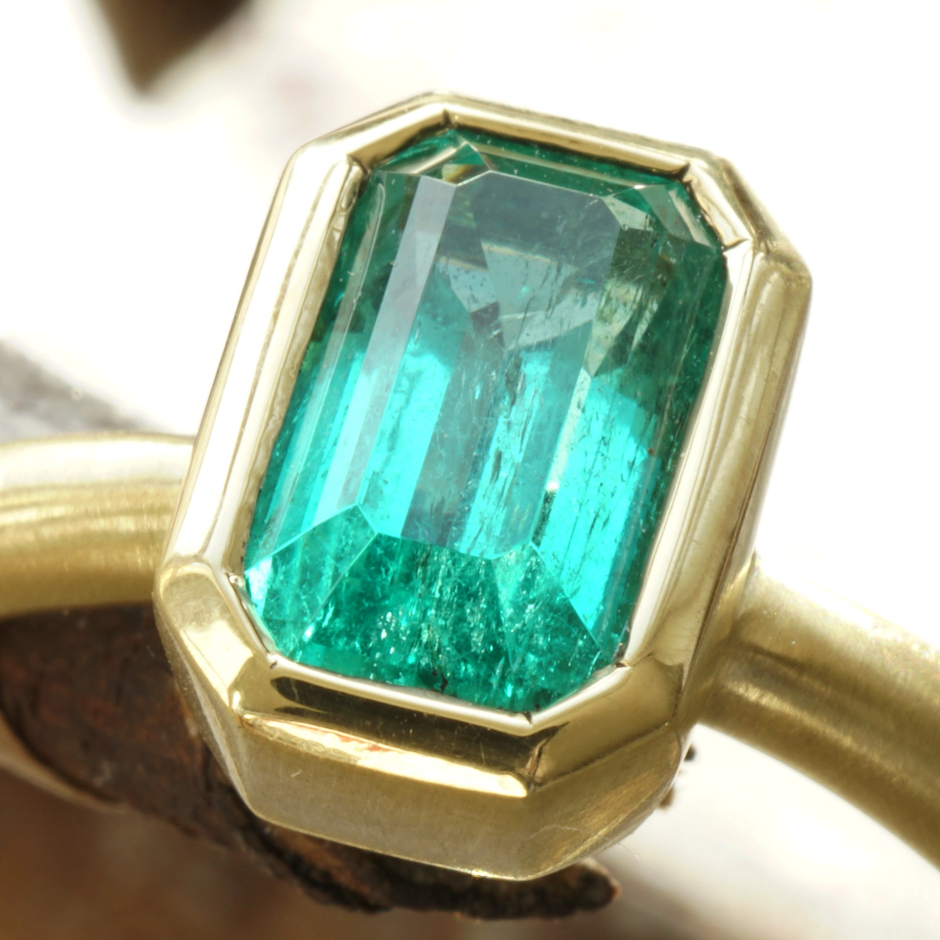 Schmuckzicke | Smaragd Ring 0.97 ct 18 kt Gold Afghanistan Panjshir Handarbeit