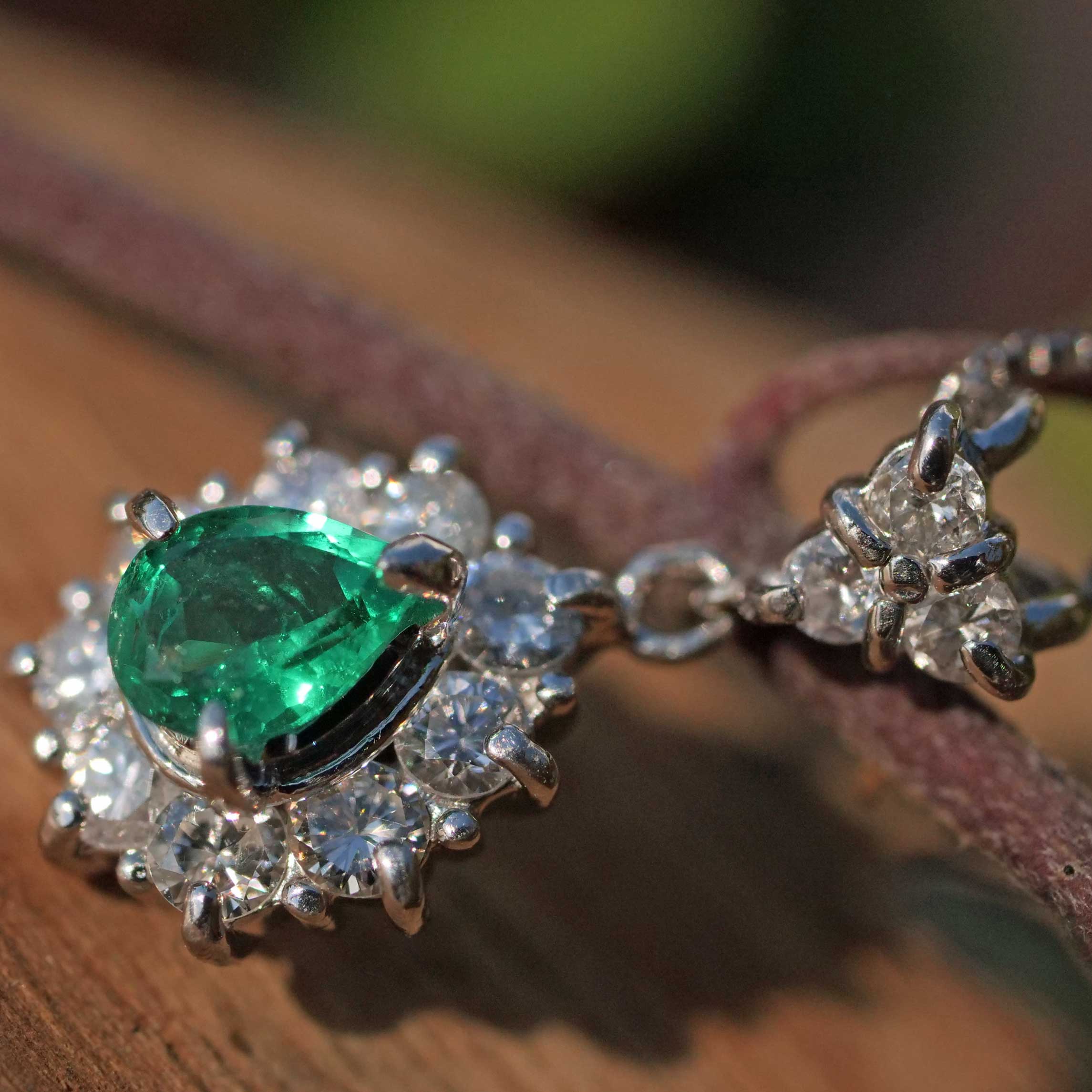 Vivid Green Emerald Brilliant Necklace 900 Platinum 0.33 ct 0.54 ct Colombia