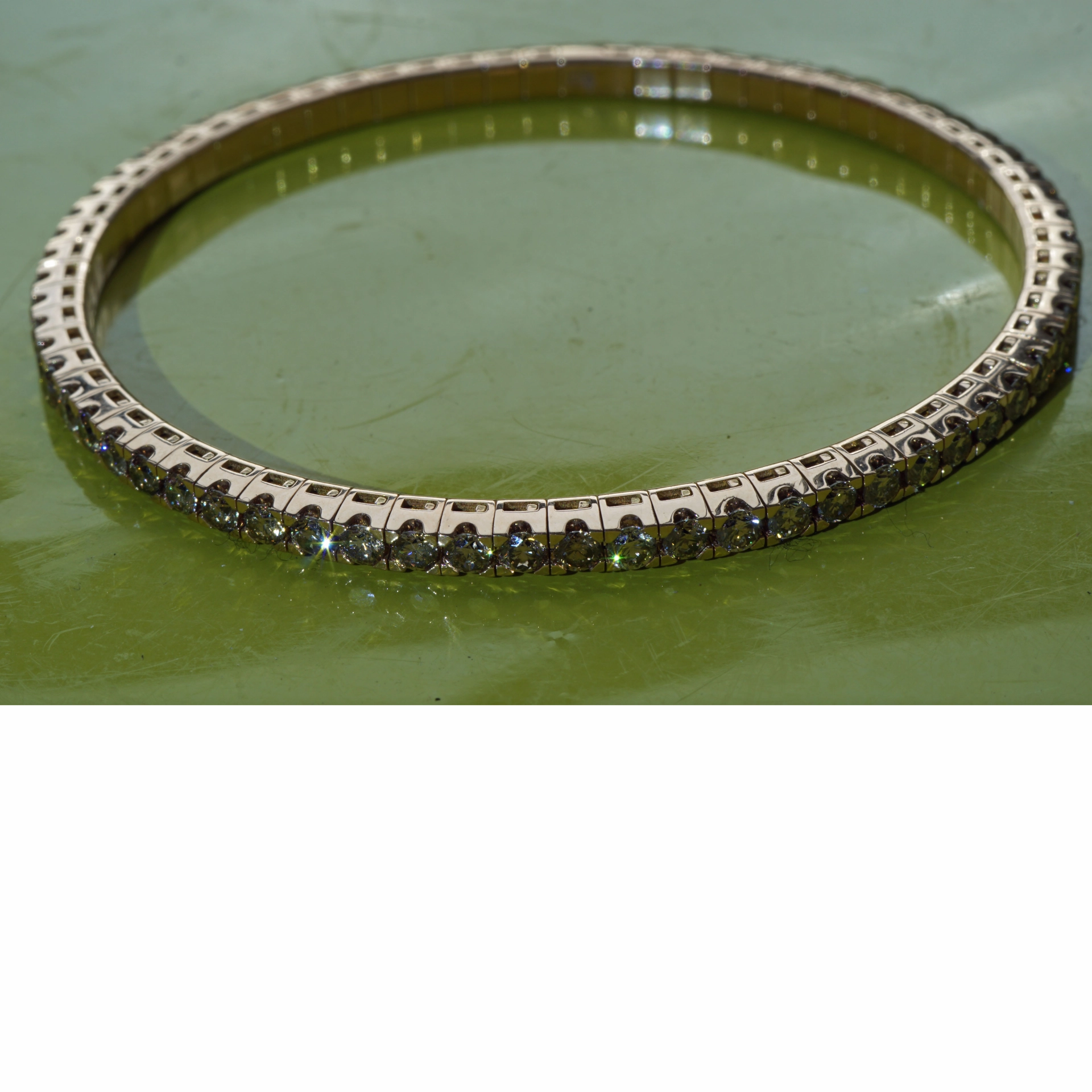 The hottest amazing piece of jewelry Flexi Bracelet 3.77 ct VS