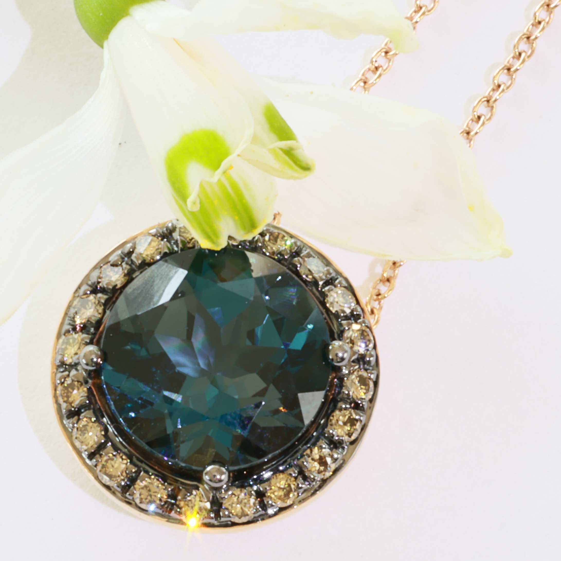 Blue and Grey....what a Cool Combination....Rosegold Pendant 18 kt Topaz and Diamonds