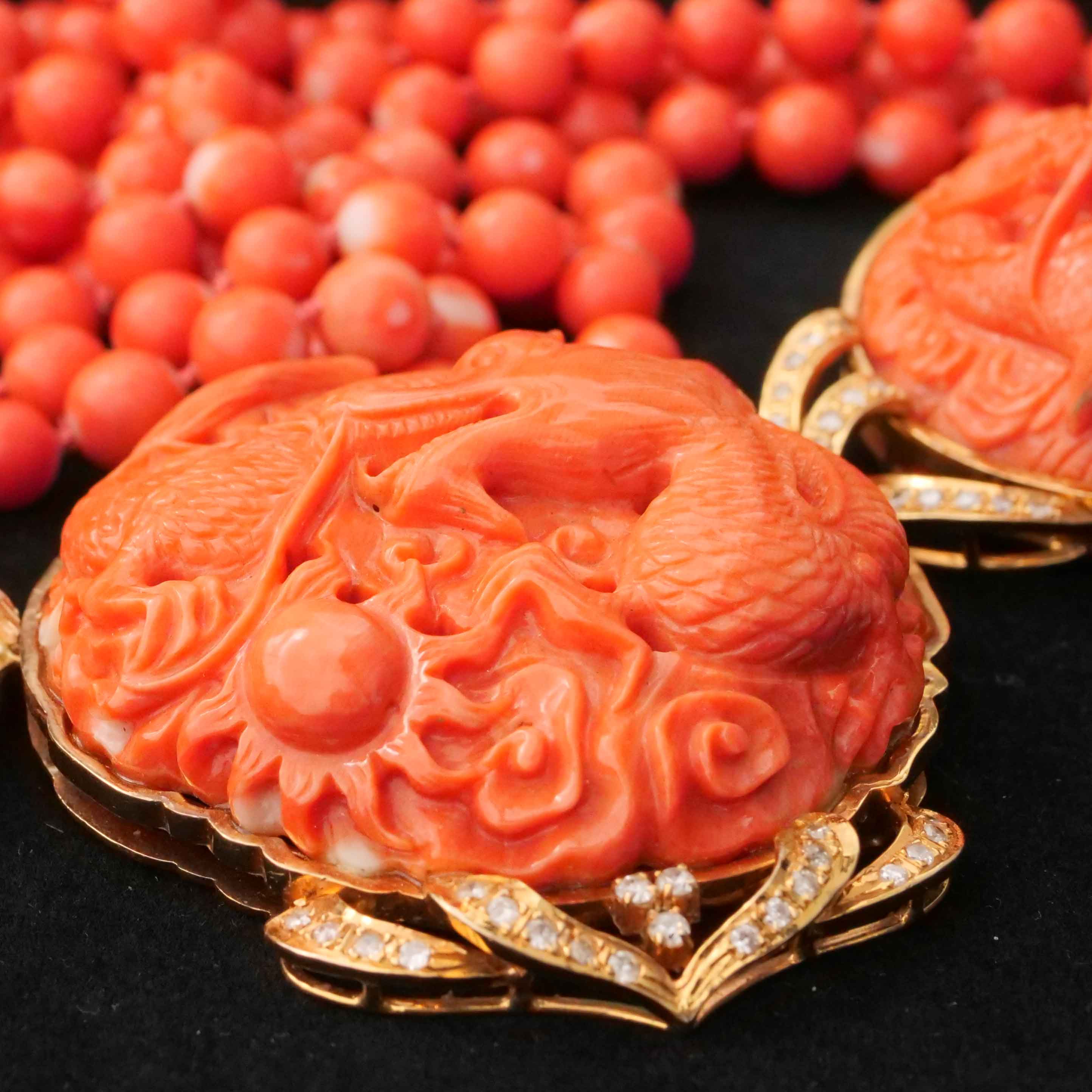 Coral Brilliant Necklace around 1980 with carved Dragon Motifs and four-row Coral Ball Chain