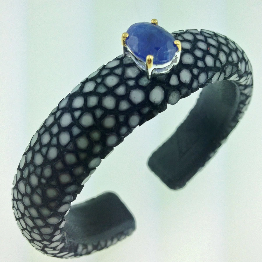 Tansanit-Rochenleder-Armreif-Silber-585er-Gold