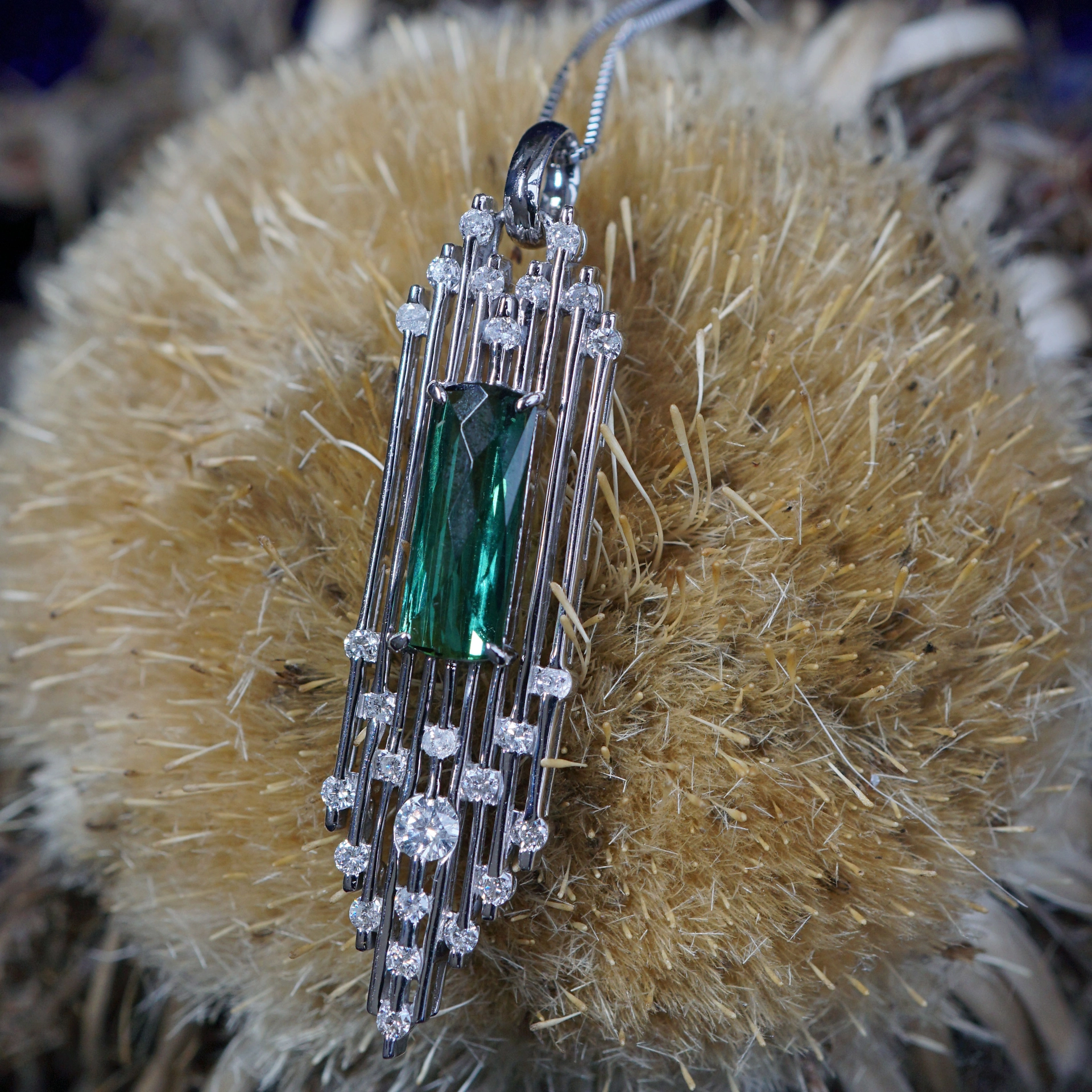 Tourmalin Brilliant Pendant with Chain 18 kt White Gold