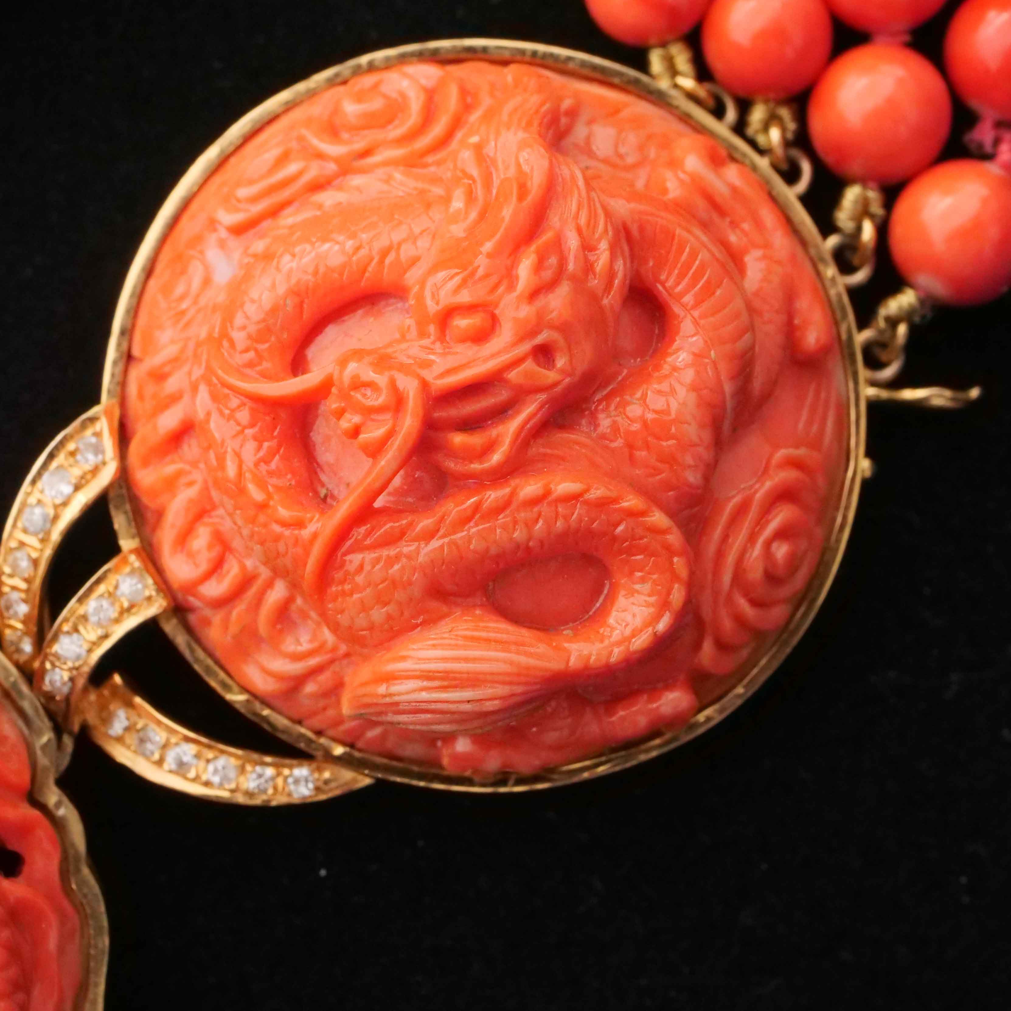 Coral Brilliant Necklace around 1980 with carved Dragon Motifs and four-row Coral Ball Chain