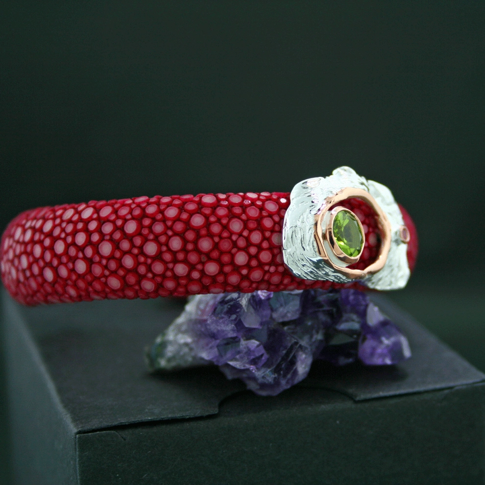 Peridot-rosa Saphir-Rochenleder-Armreif, 925/-Silber