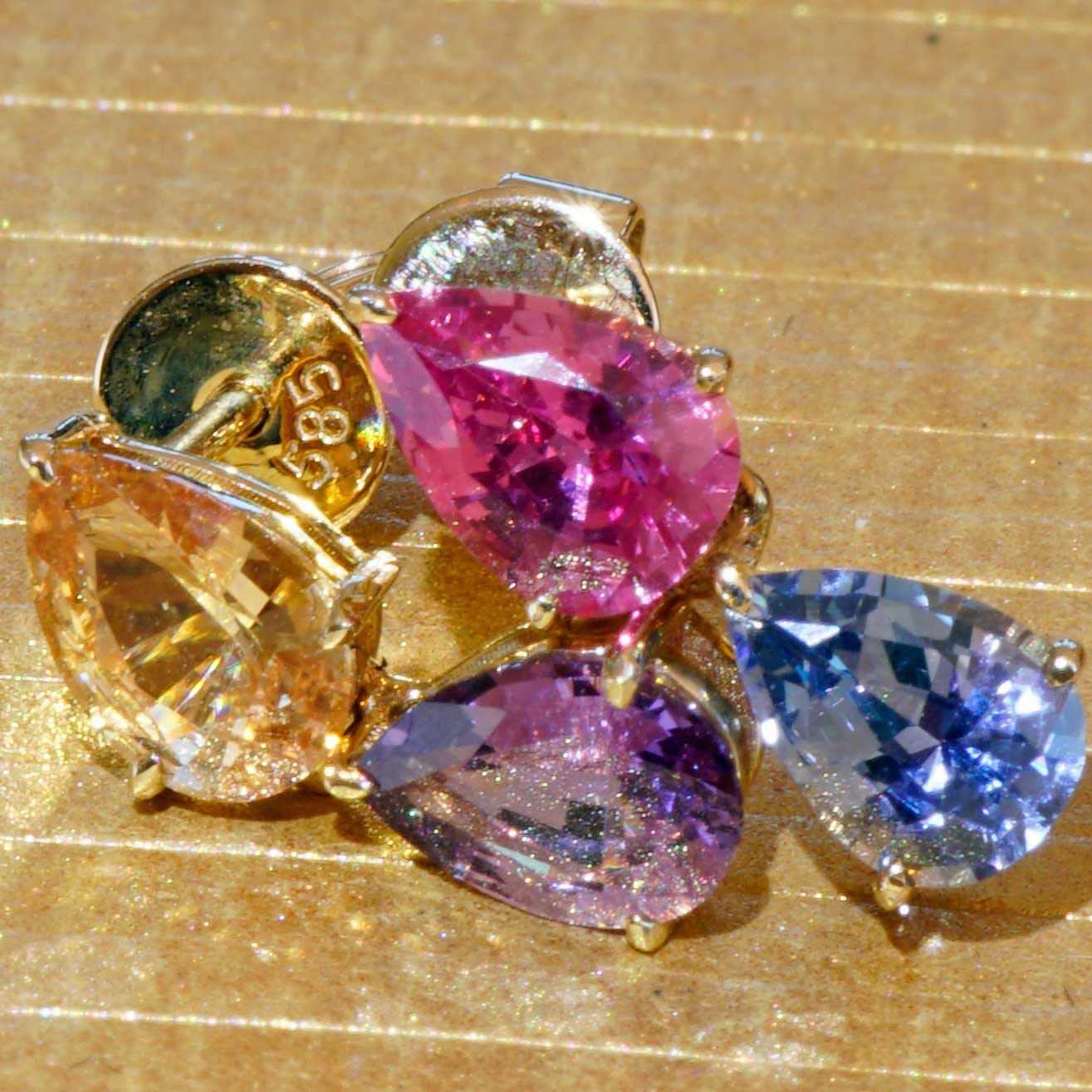 Saphire Earrings blue pink apricot purple 18 kt Yellow Gold Ilanka Mine Madagascar