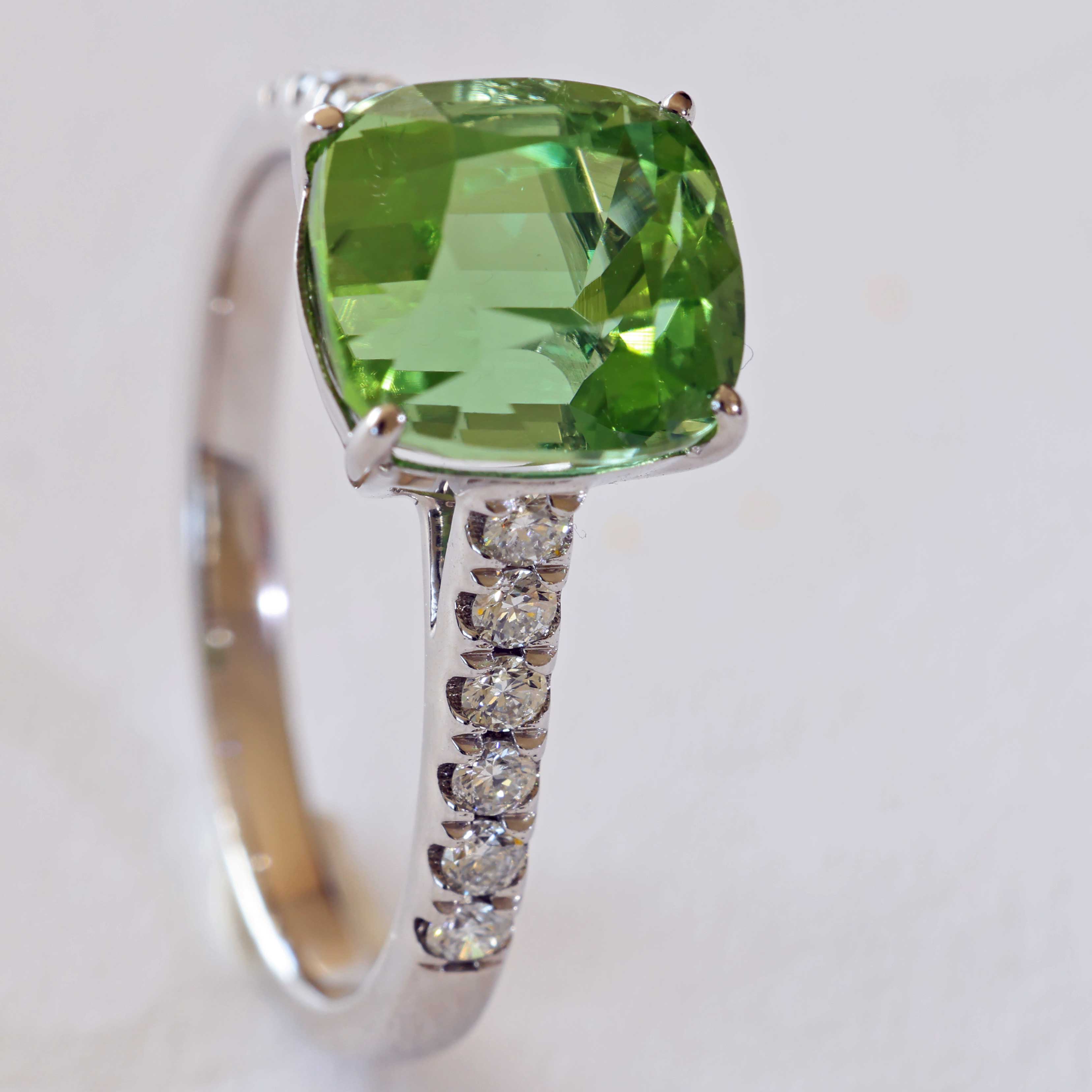 Lagun Green-Blue Tourmaline Brilliant Ring 750 White Gold 3.90 ct 0.27 ct Afghanistan Top Quality