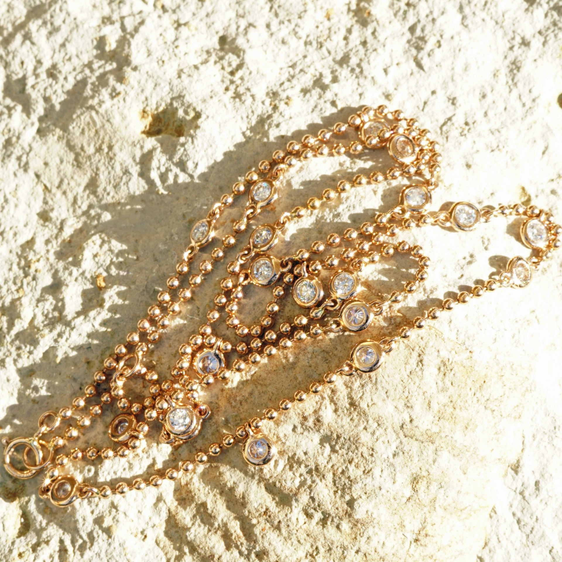 A modern collier....20 diamonds in chaton setting, nice necklace composed of small bullets