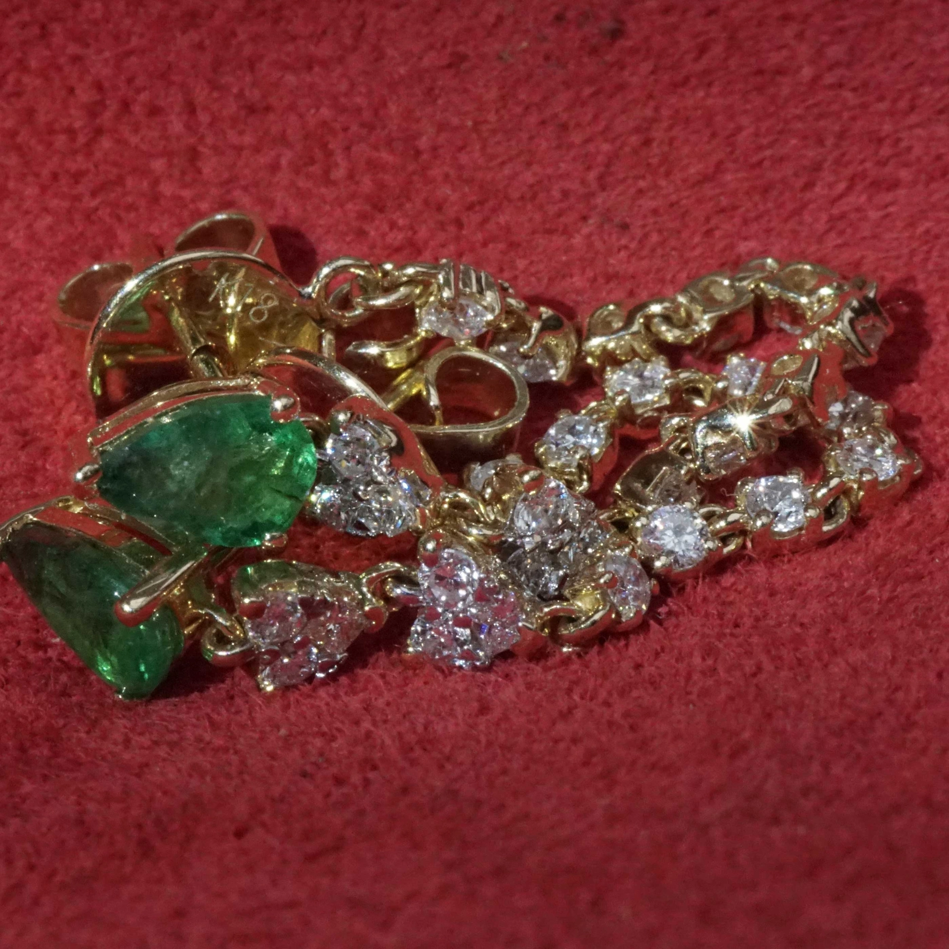 Emerald Brilliant Earring Studs 18 kt Yellow Gold...Chain Style very trendy