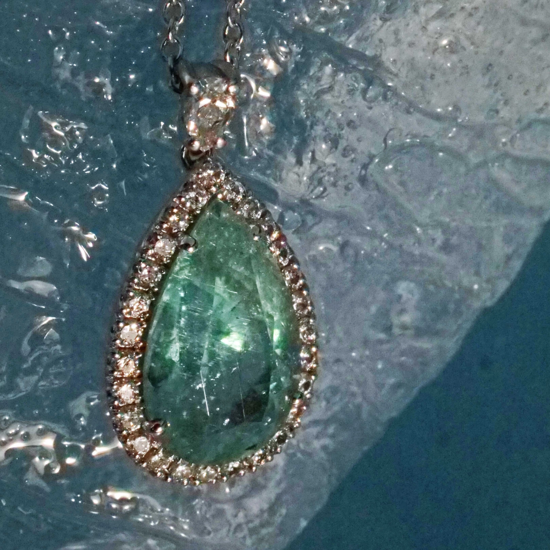 Paraiba Tourmalin Brilliant Necklace 3.89 ct 0.43 ct 18 kt White Gold..what a Icebreaker