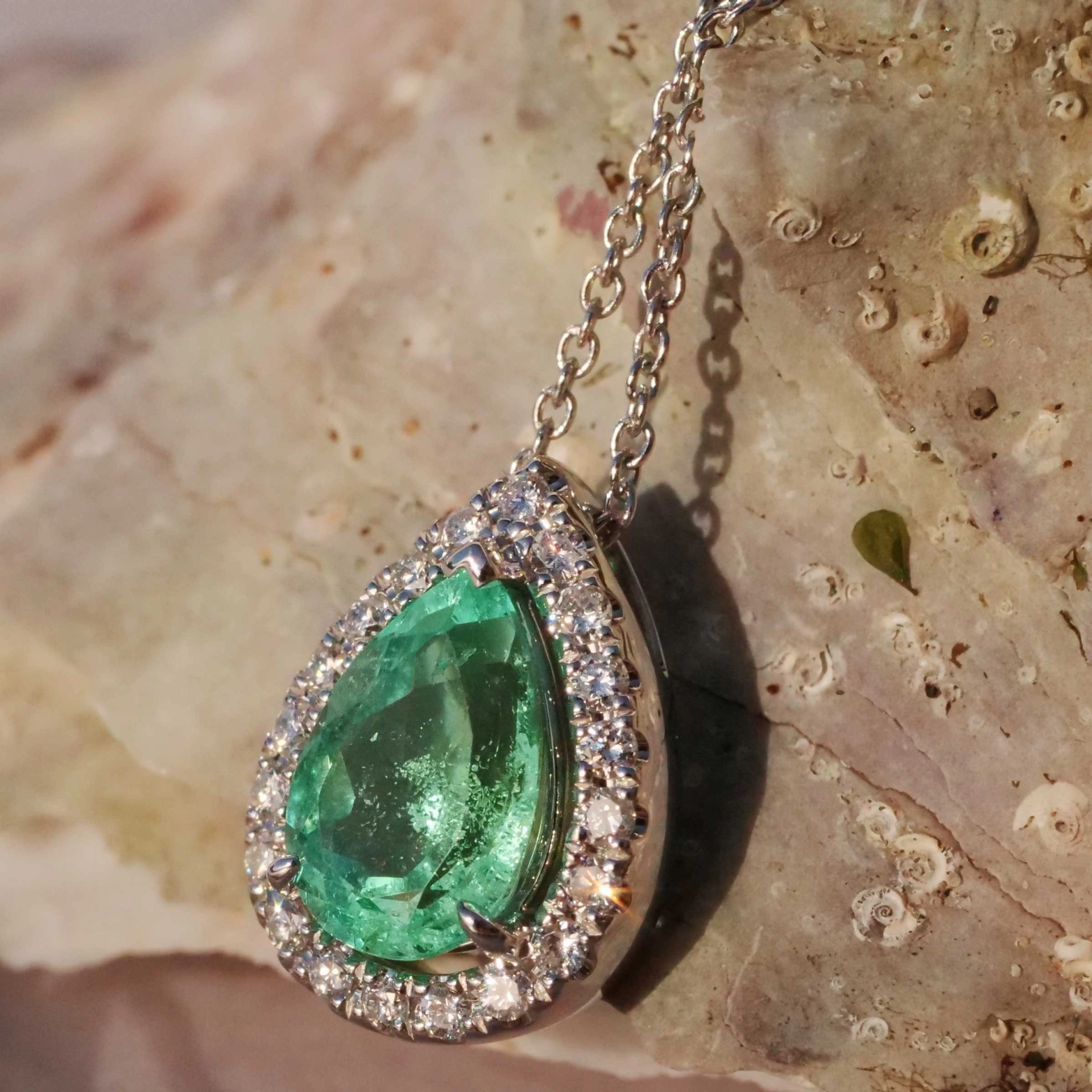 Emerald Pendant 1.28 ct AAA 18 kt White Gold Brilliants 0.18 ct..great Color