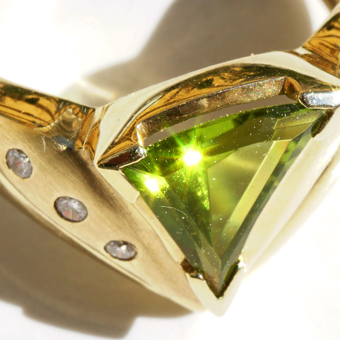 Peridot Brillant Ring 585er Gelbgold  0.06 ct W VS .....green energy
