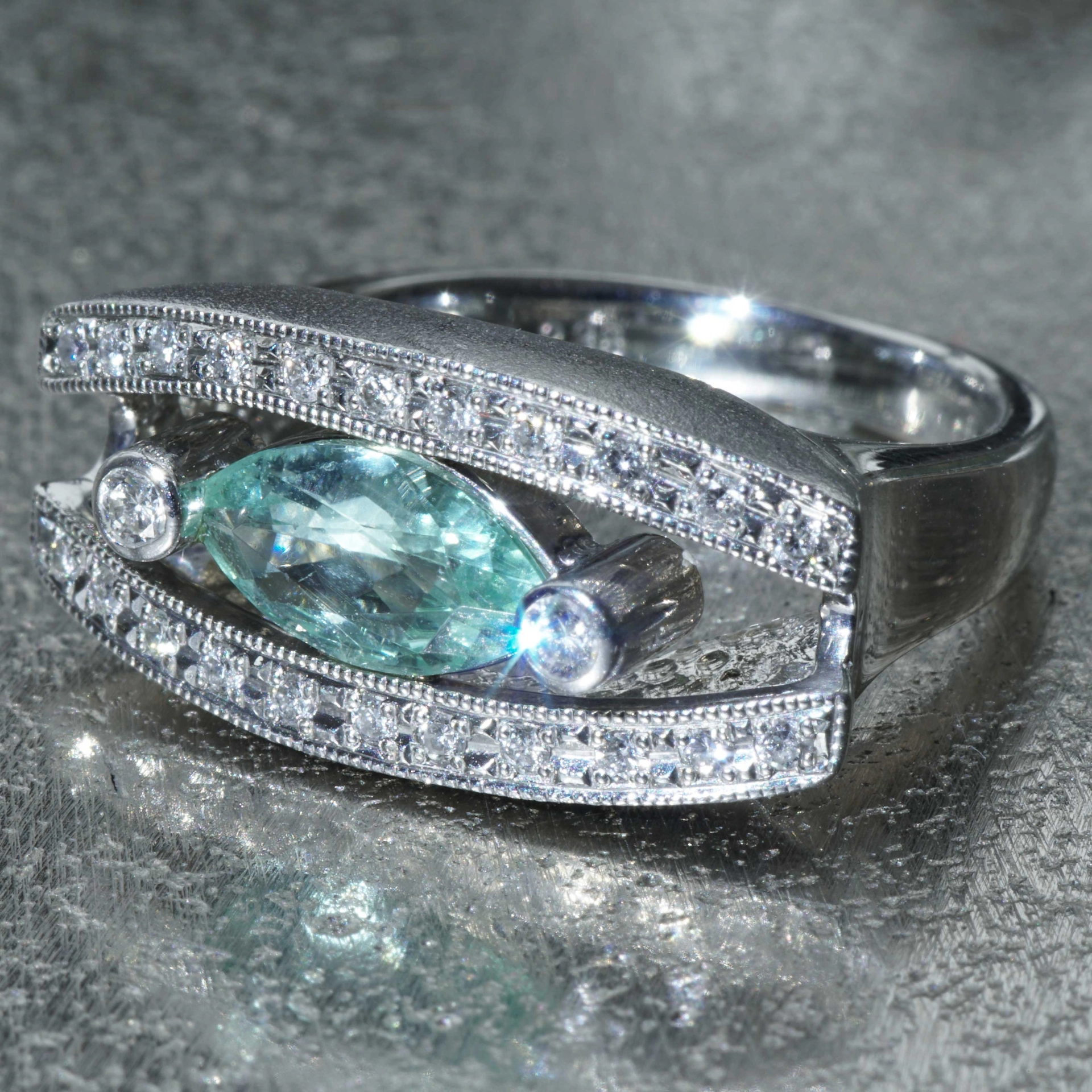 Paraiba Brilliant Ring 0.847 ct 0.28 ct Platinum almost eyeclear