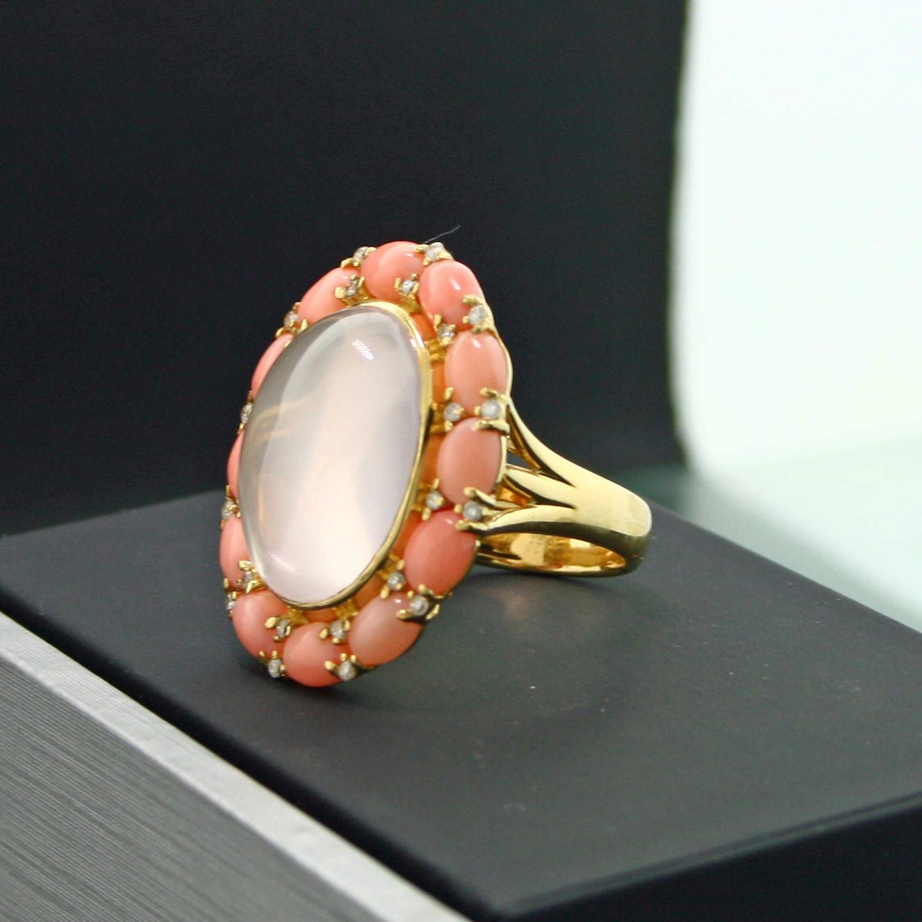 Korall-Rosenquarz-Brillant-Ring, 750er-Gold, 18 kt