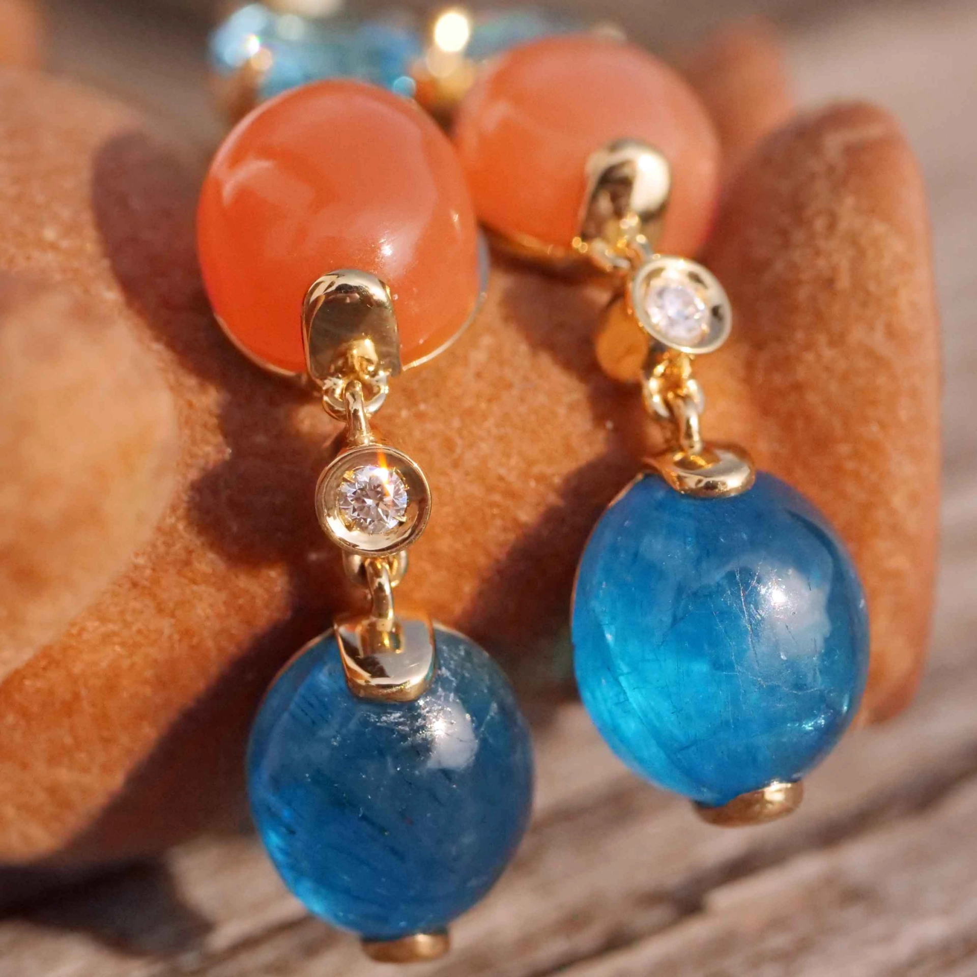 Neon blue paraibacolored Apatite Topaz and Moonstone Earrings 18 kt Jewellery 