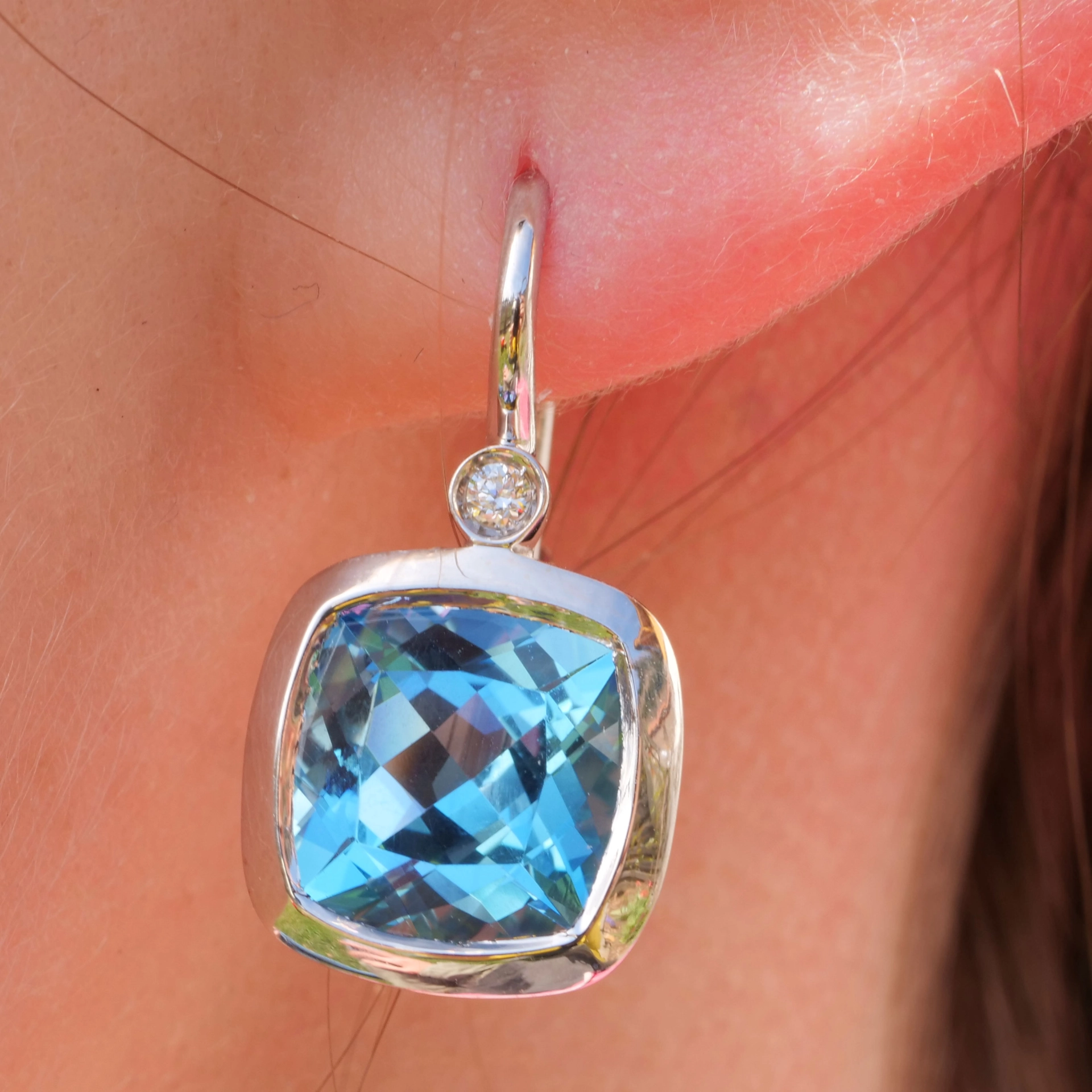 Earrings with Brilliant and Blue Topaz 18 kt White Gold....great Setting made in Italy