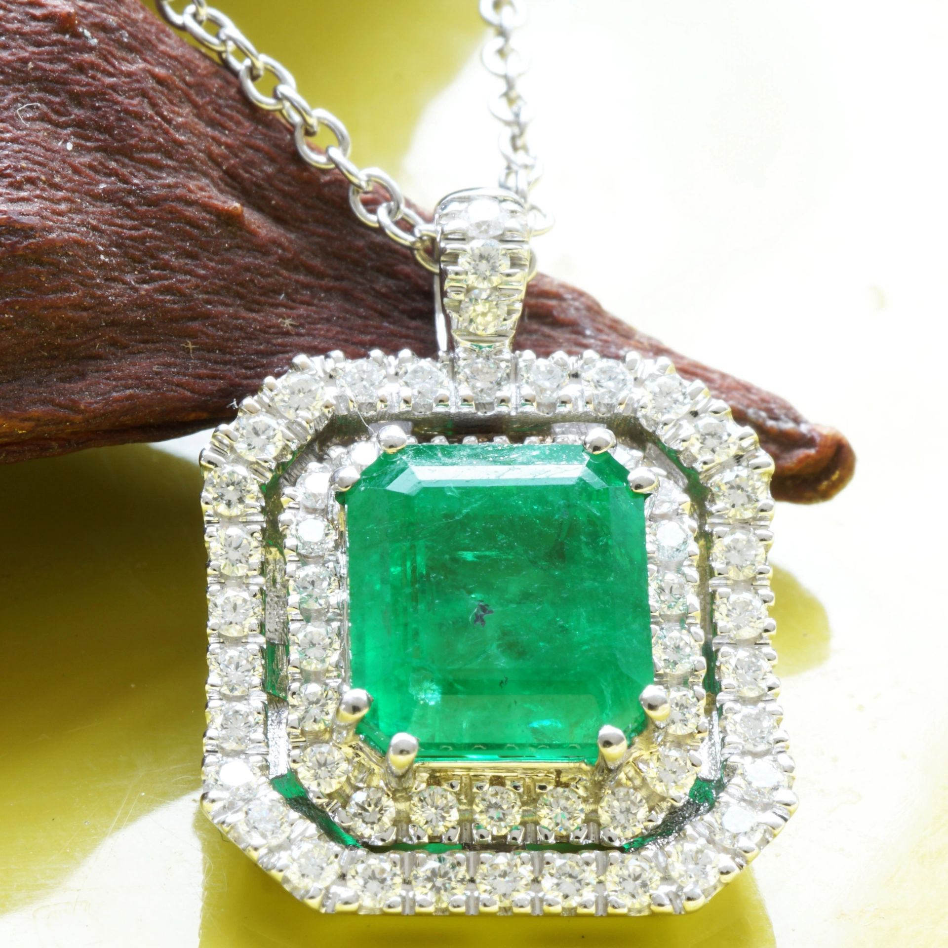 Emerald Diamond Pendant 3 ct Whitegold Panjshir Afghanistan Great Color