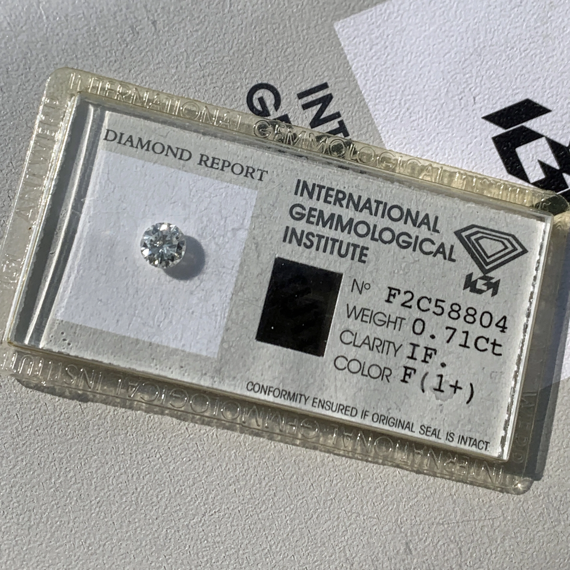 Vollschliff Brillant 0.71 ct LUPENREIN / FEINES WEISS+ (F1+) eingeschweisst