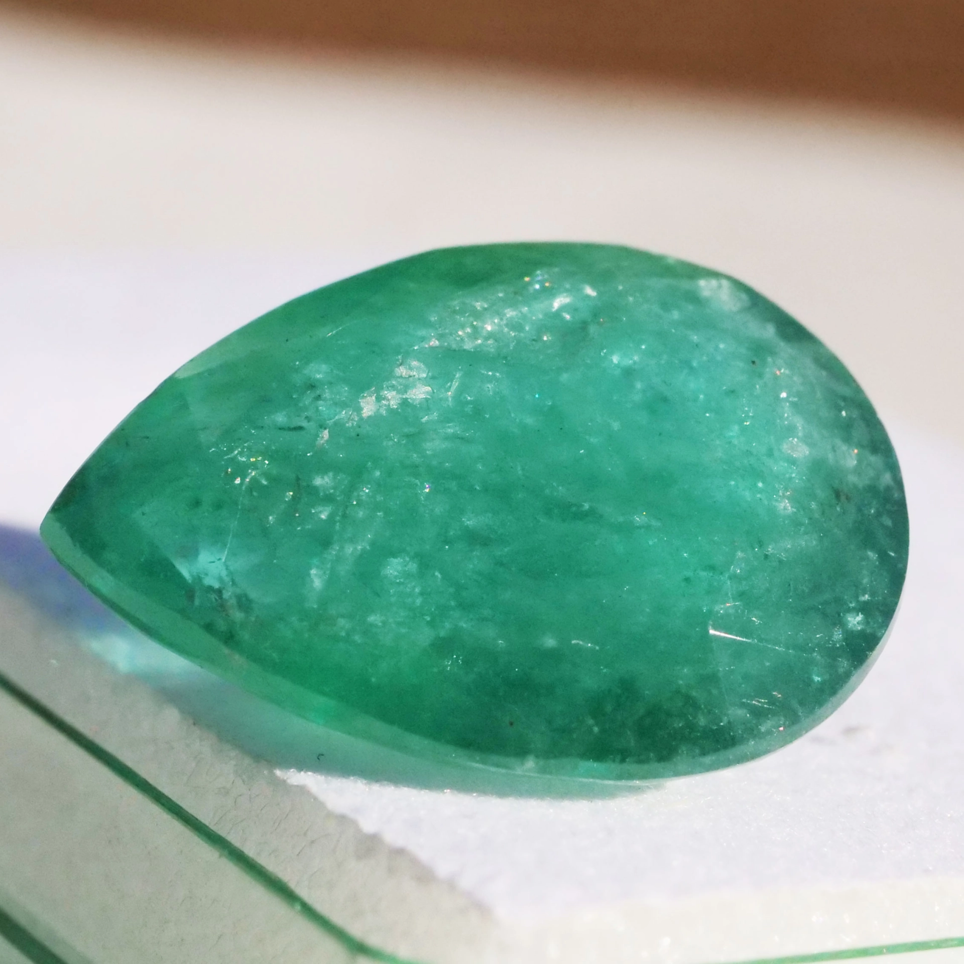 Pear Shaped Emerald 10 ct 17 x 12,5 mm Great Color