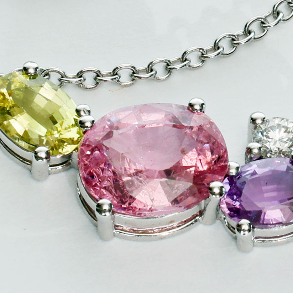 Saphir Spinell Brillant Necklace 18kt Whitegold 2.60 ct 0.20 ct Ilakaka Mine Madagascar yellow purpled Mine Tadschikistan