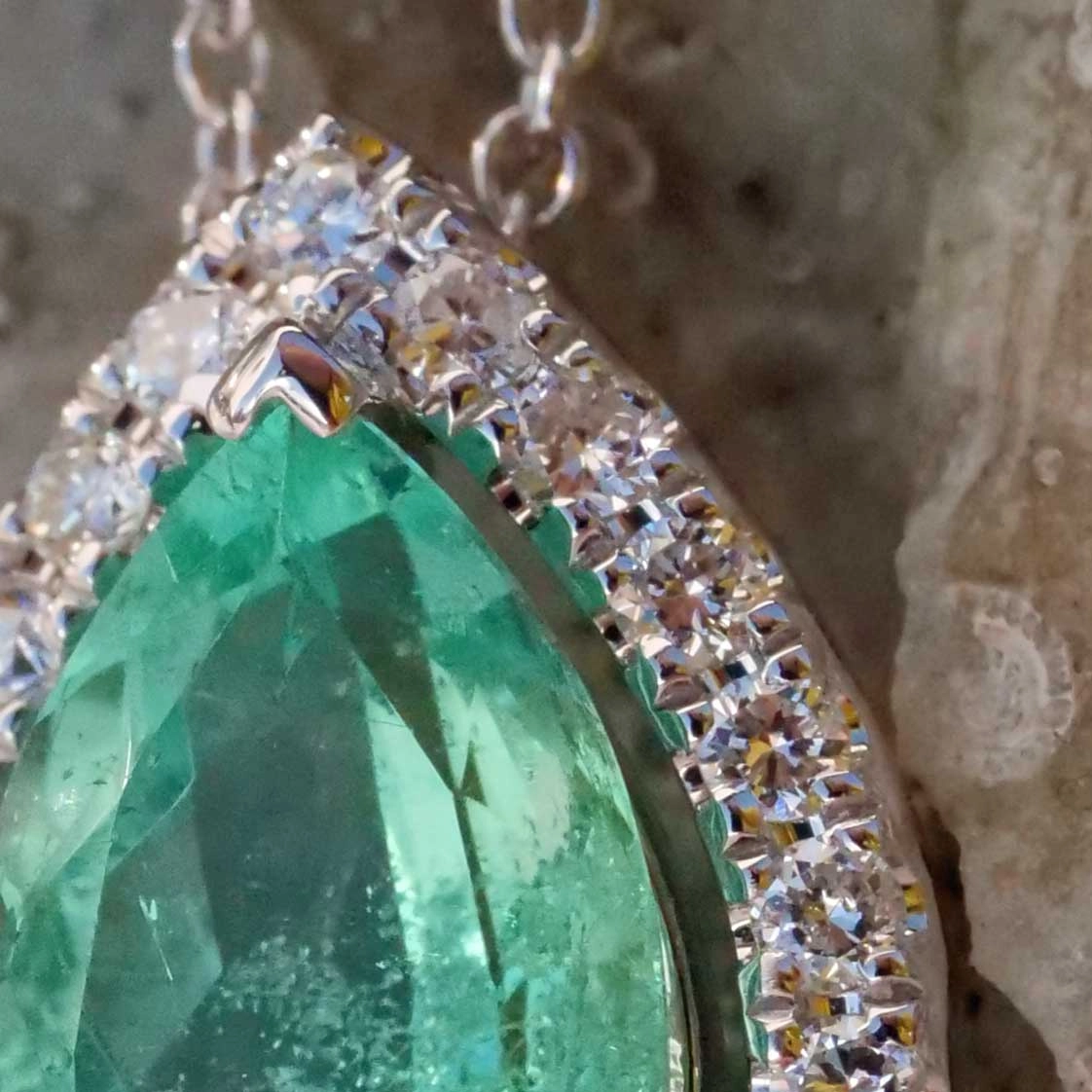 Emerald Pendant 1.28 ct AAA 18 kt White Gold Brilliants 0.18 ct..great Color