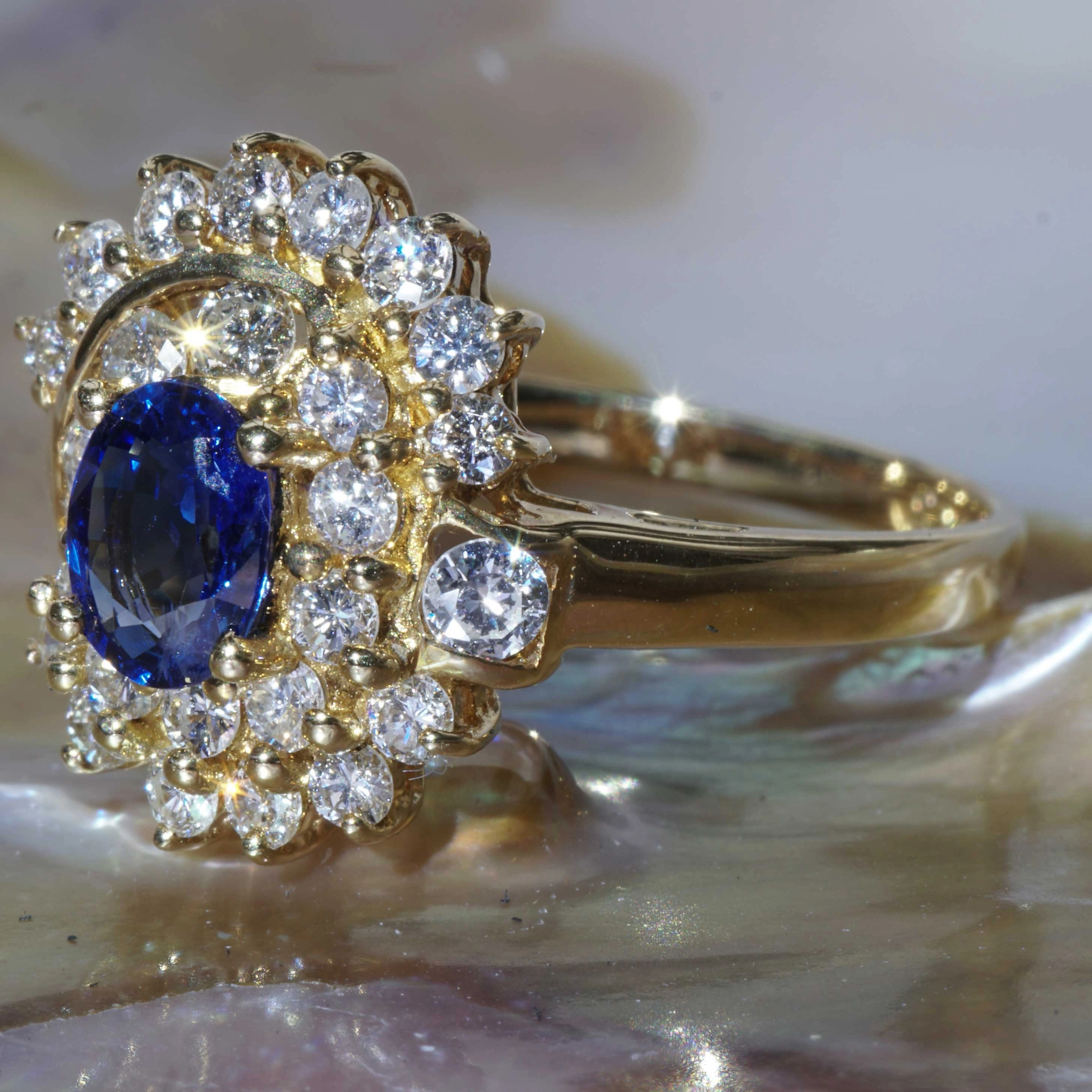 Sapphire Brilliant Ring 18kt Yellowgold 0.53 ct 0.65 ct wonderful royal Blue