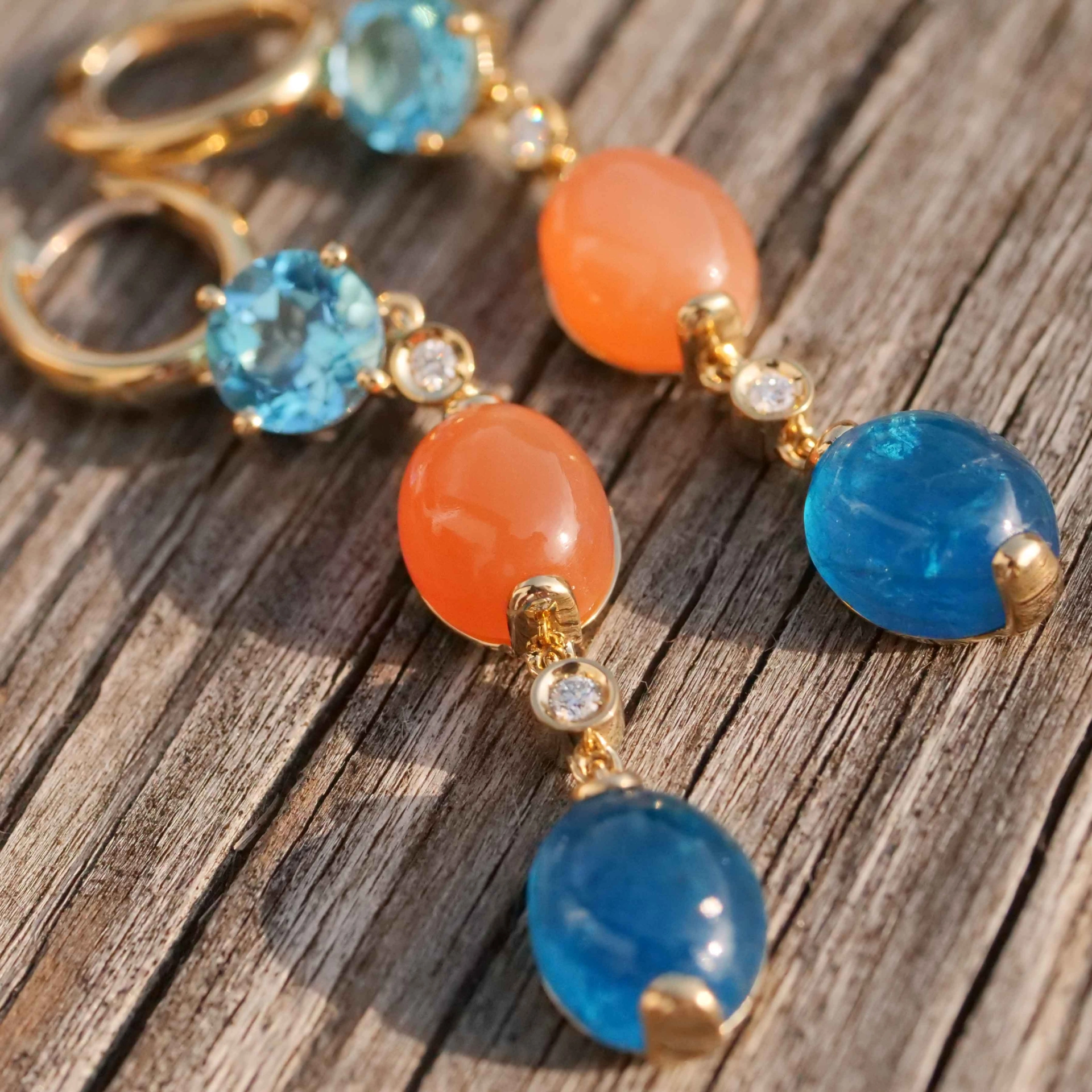 Neon blue paraibacolored Apatite Topaz and Moonstone Earrings 18 kt Jewellery 