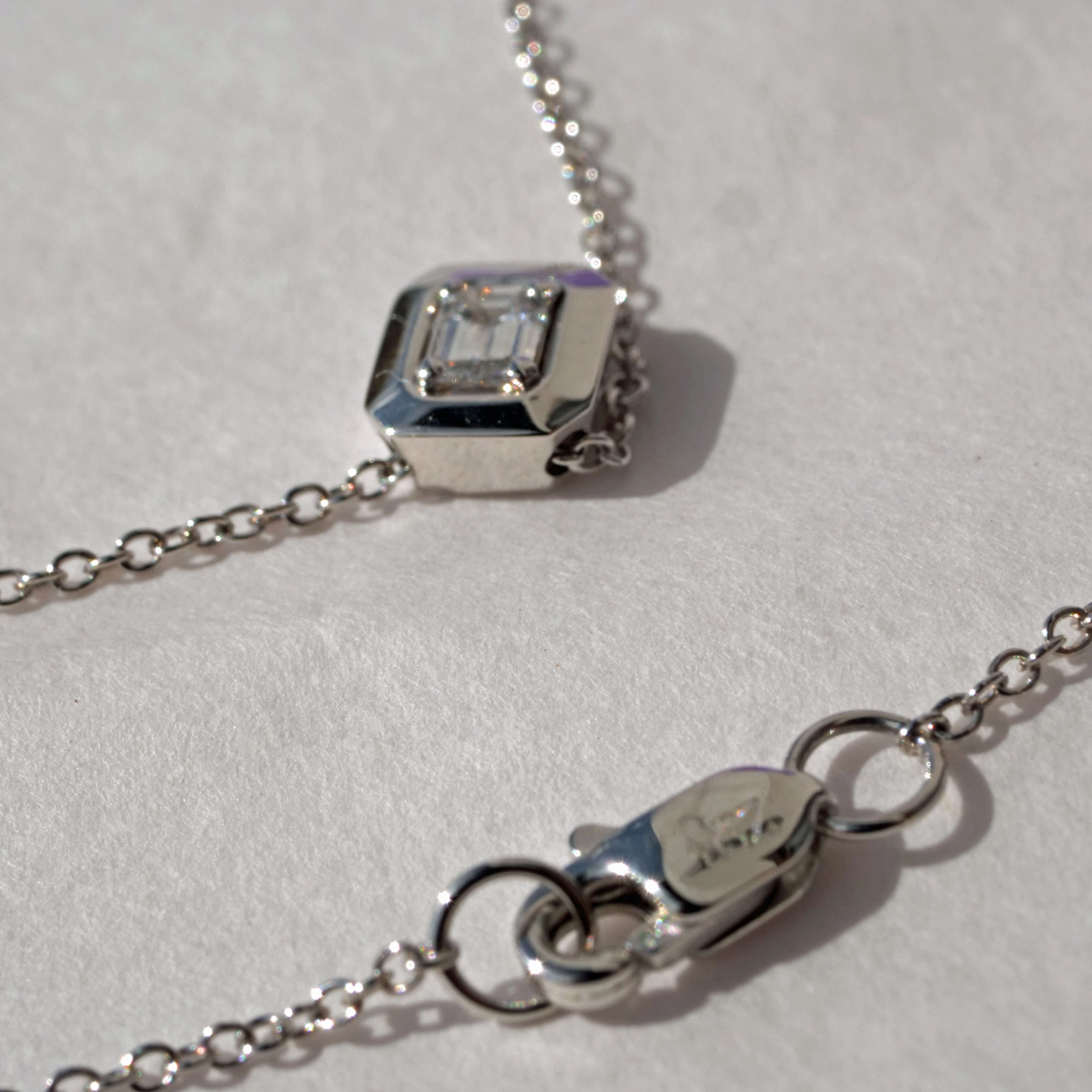 Diamond Emeraldcut Necklace GIA Certificate 0.30 ct River E VVS 18kt Whitegold