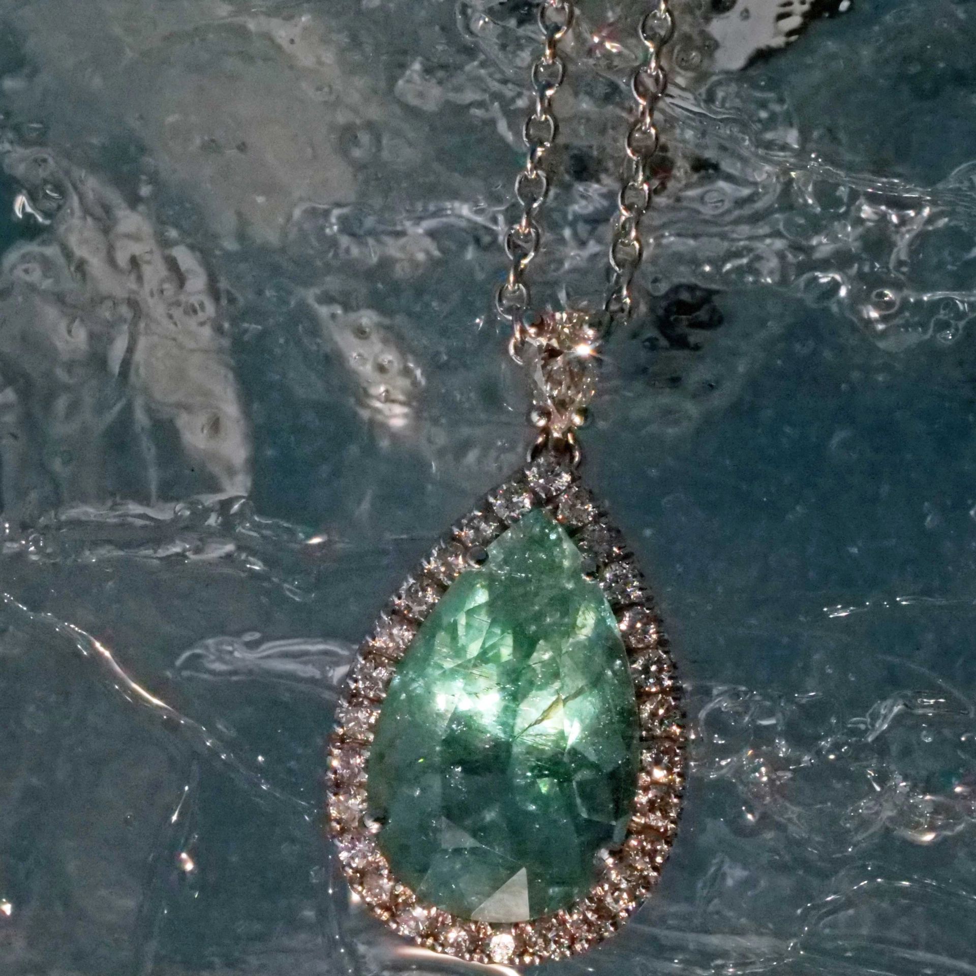 Paraiba Tourmalin Brilliant Necklace 3.89 ct 0.43 ct 18 kt White Gold..what a Icebreaker
