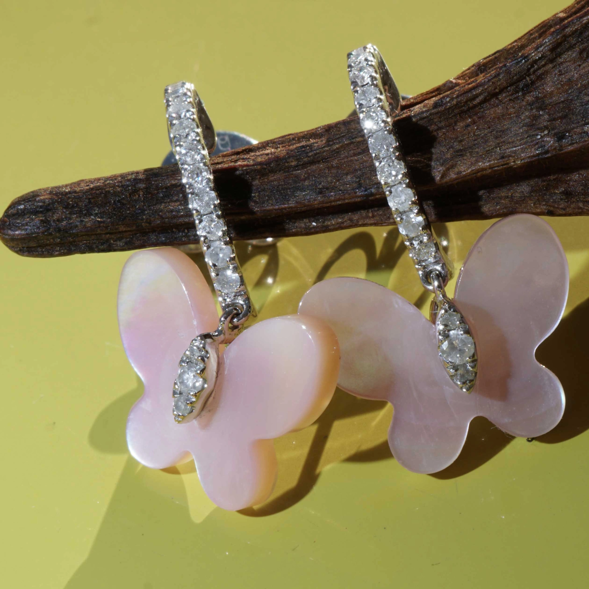 Mother of Pearl Butterfly Brilliant Earrings 18 kt White Gold....fly