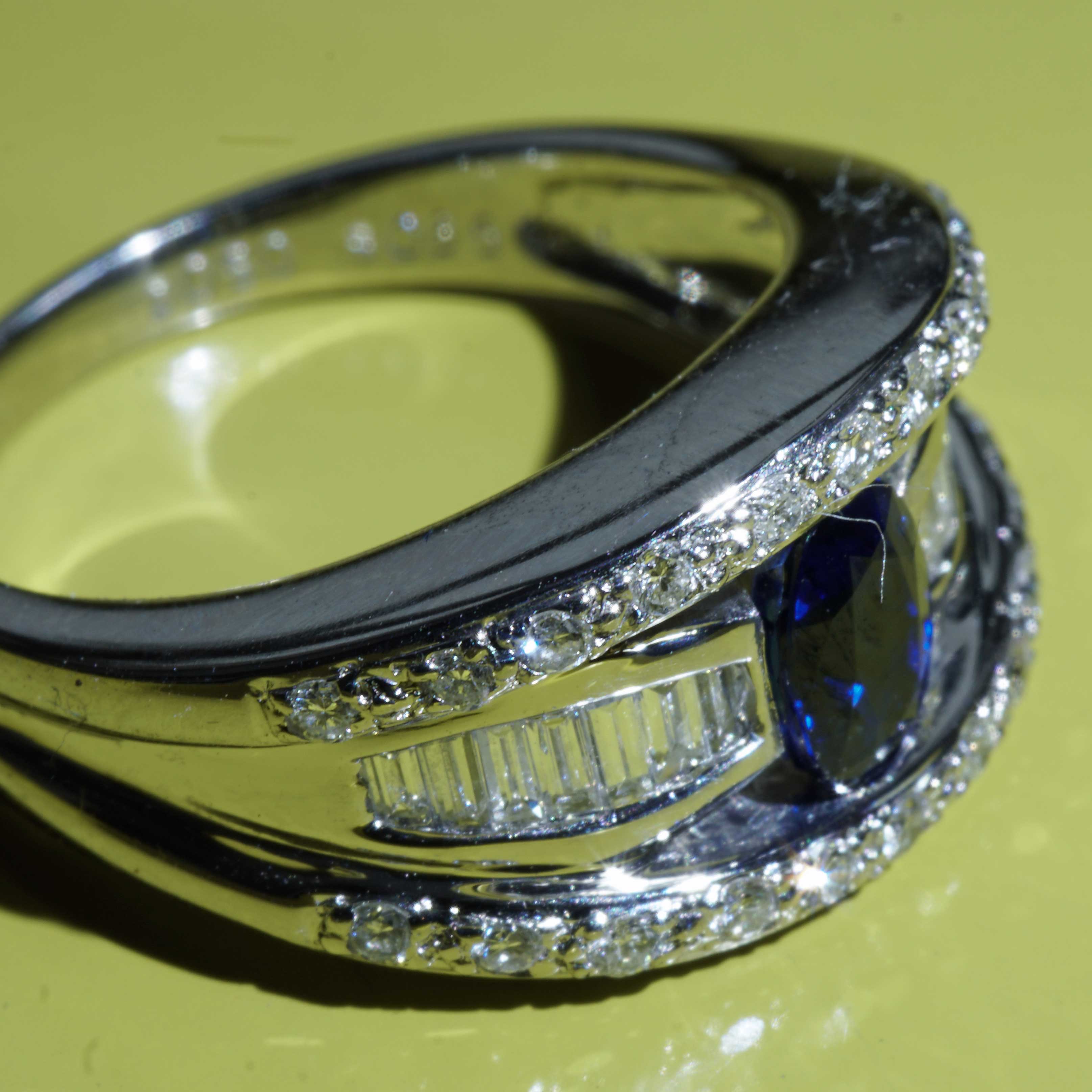 Sapphire Brilliant Ring 900 Platinum 0.65 ct 0.50 ct finest Sapphire and brilliant-cut Diamonds in Platinum