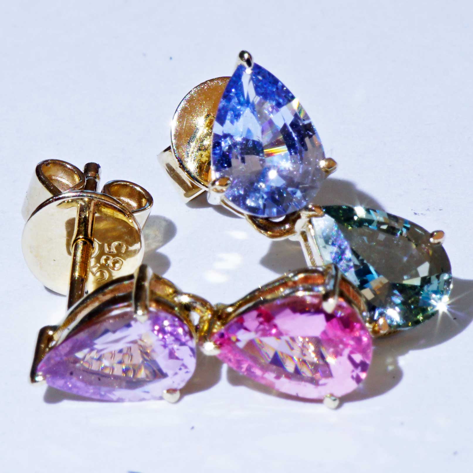 Great Saphire Earrings Multicolor appr. 2.14 ct  14 kt Yellow Gold from Ilanka Mine Madagascar