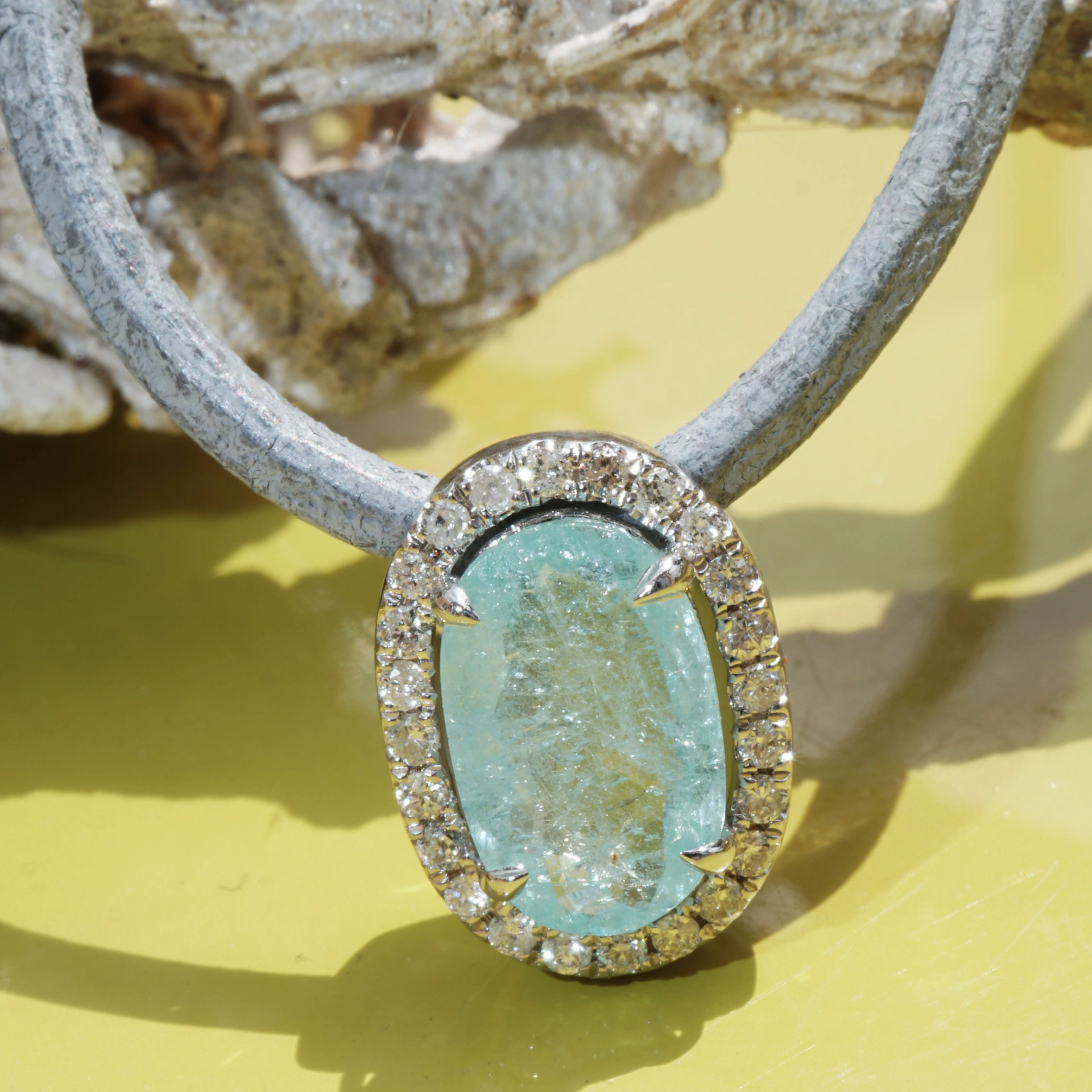 Paraiba Tourmaline Pendant 1.75 ct AAA 18 kt White Gold Brilliants 0.20 ct